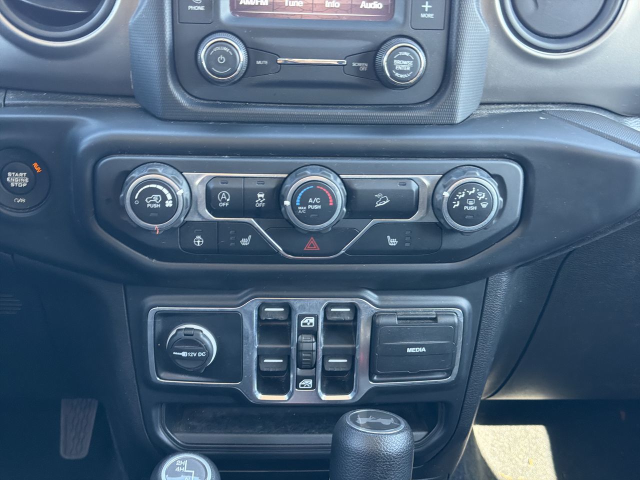 Thumbnail: 2020 Jeep Wrangler - 18