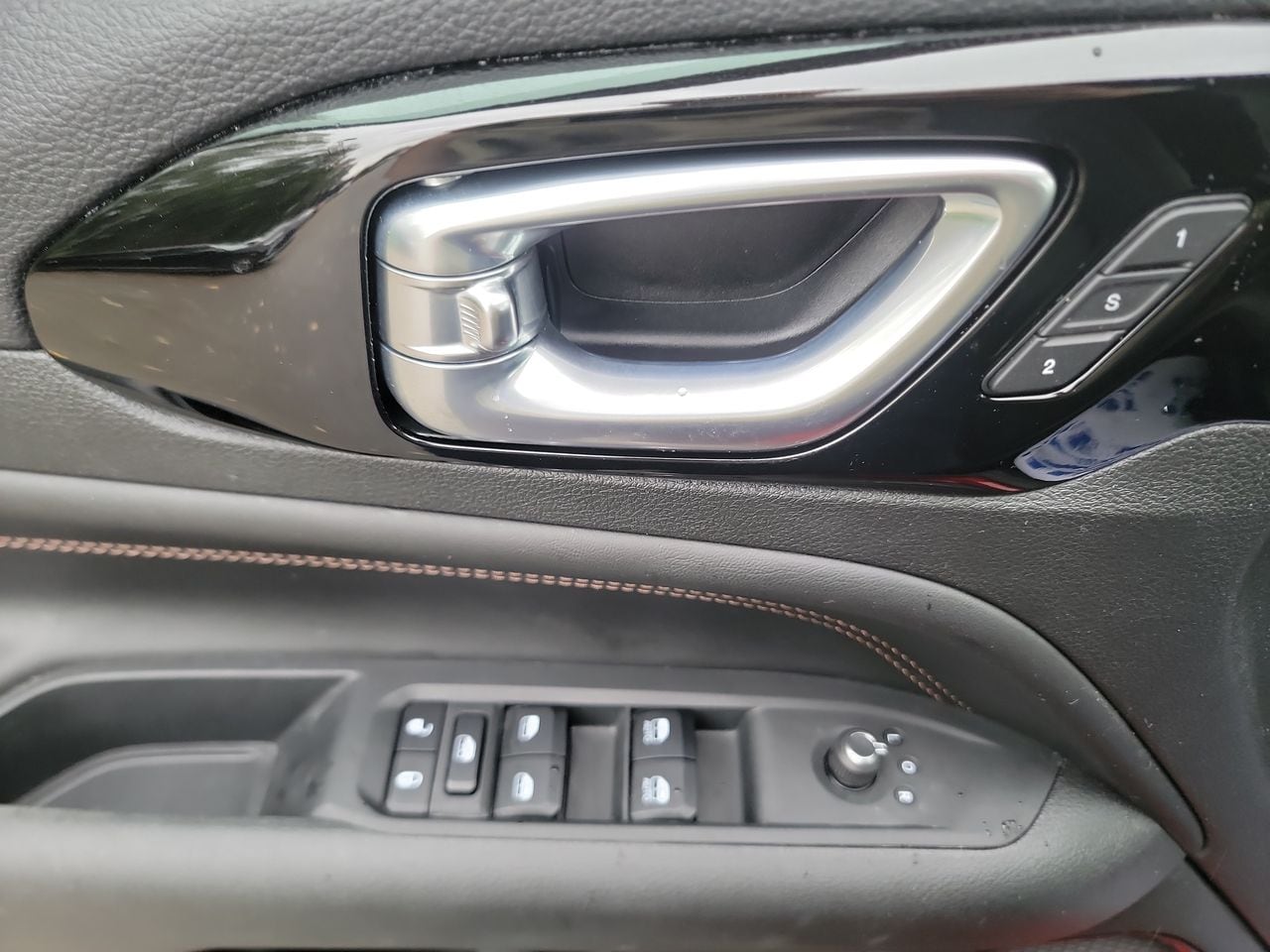 Thumbnail: 2022 Jeep Compass - 11