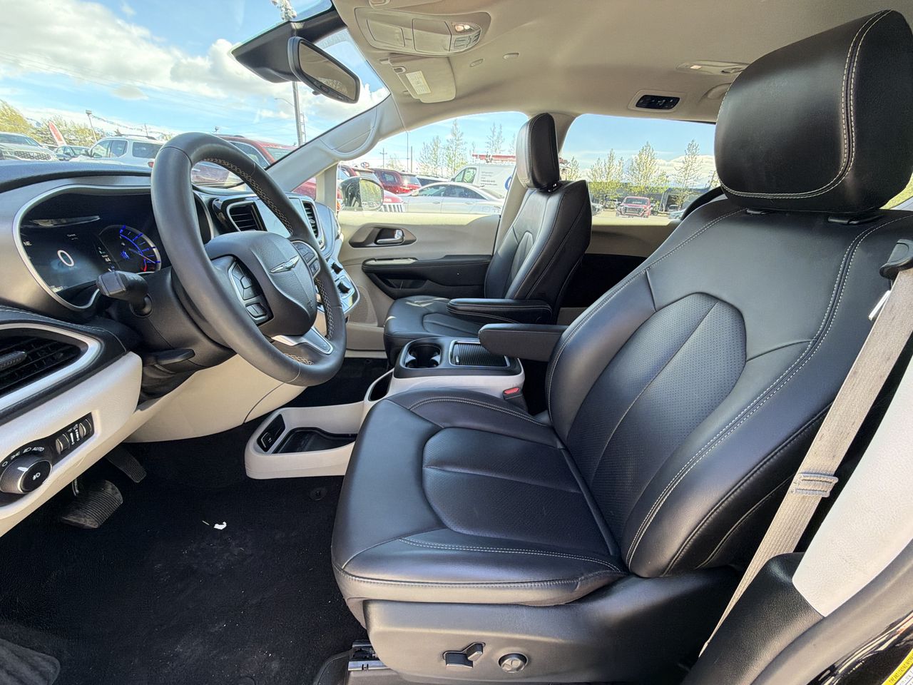Thumbnail: 2024 Chrysler Pacifica - 13