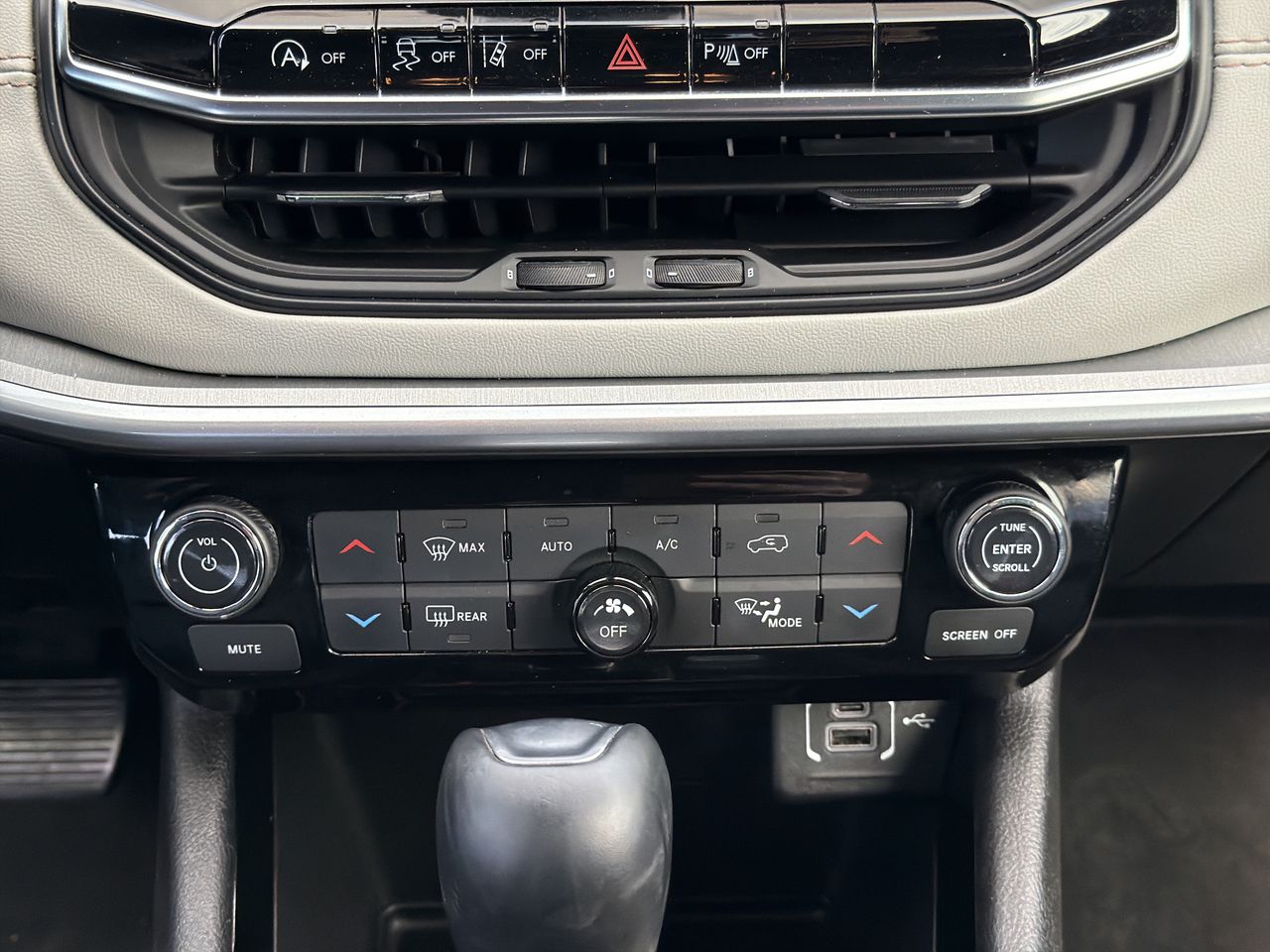 Thumbnail: 2025 Jeep Compass - 17