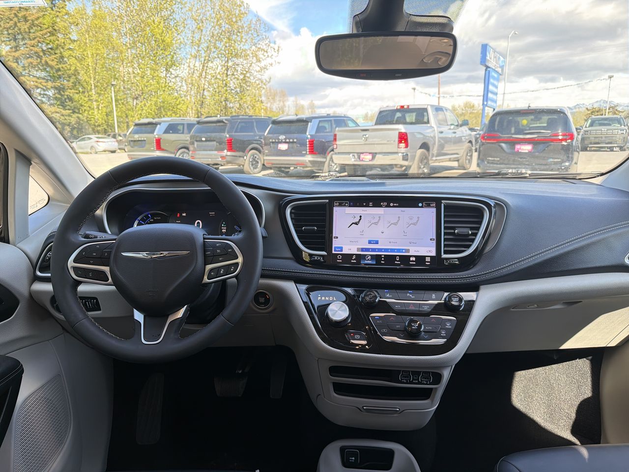 Thumbnail: 2024 Chrysler Pacifica - 24