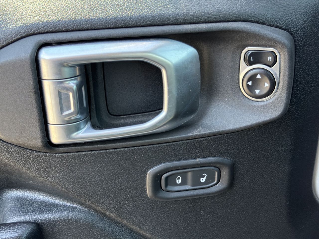 Thumbnail: 2020 Jeep Wrangler - 11