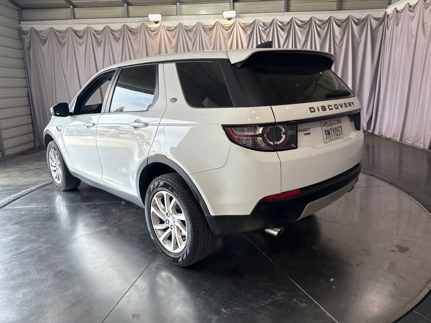Thumbnail: 2018 Land Rover Discovery Sport - 6