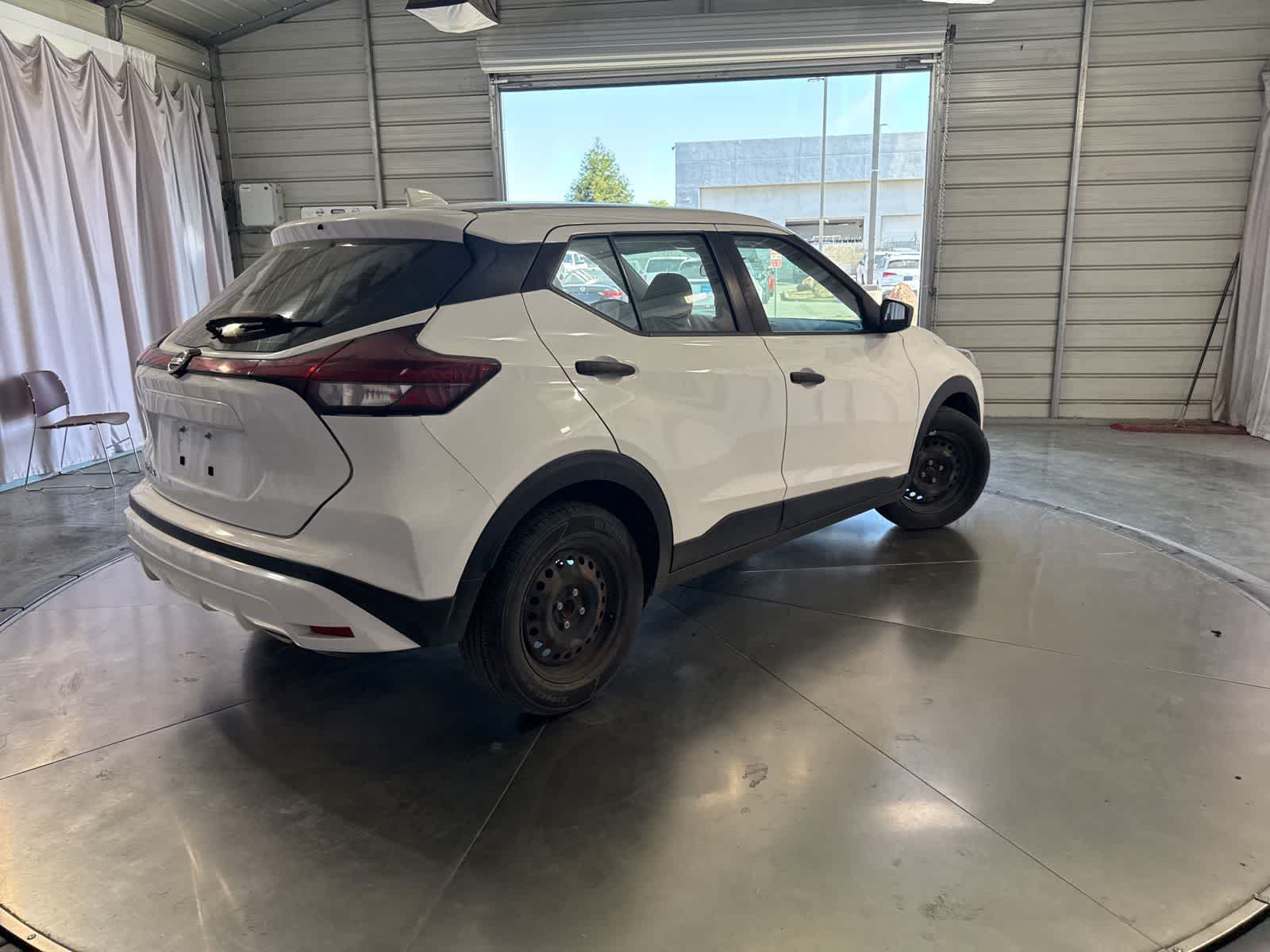 Thumbnail: 2023 Nissan Kicks - 4