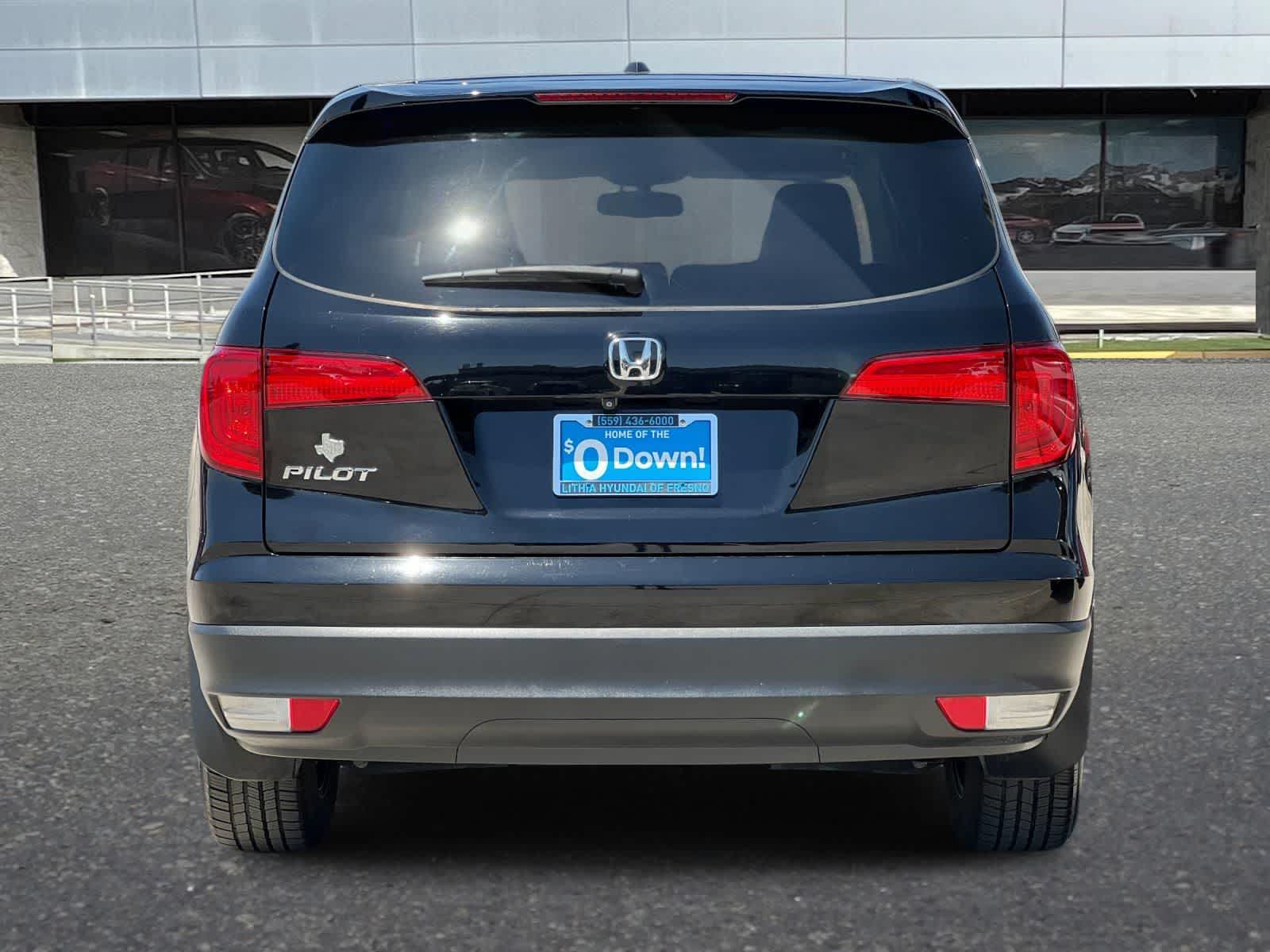 Thumbnail: 2017 Honda Pilot - 8