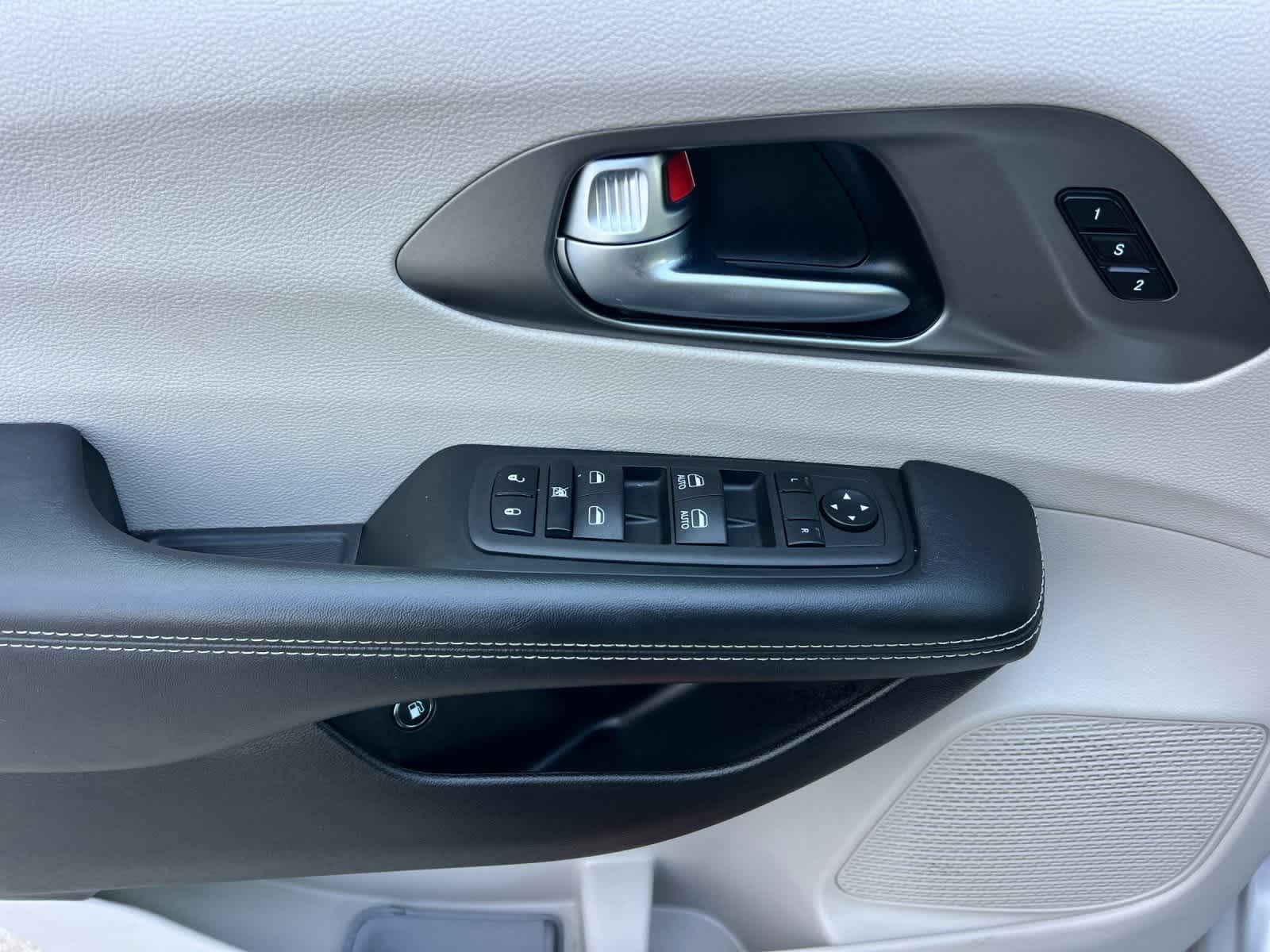 Thumbnail: 2023 Chrysler Pacifica - 13