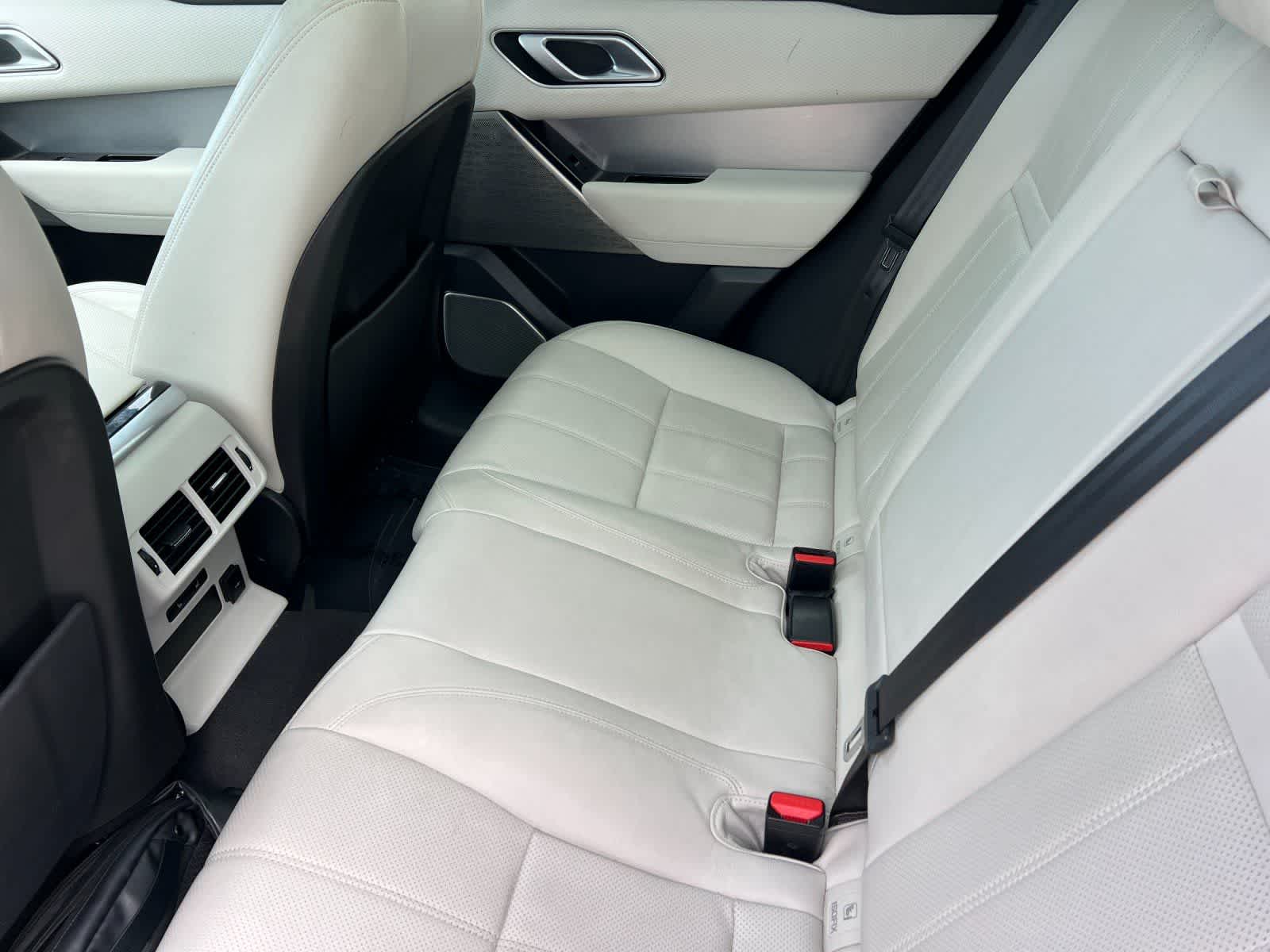 2022 Land Rover Range Rover Velar P250 R-Dynamic S photo 4