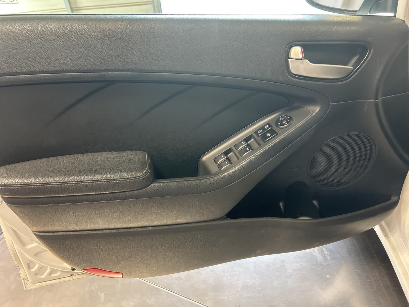 Thumbnail: 2017 Kia Forte - 22