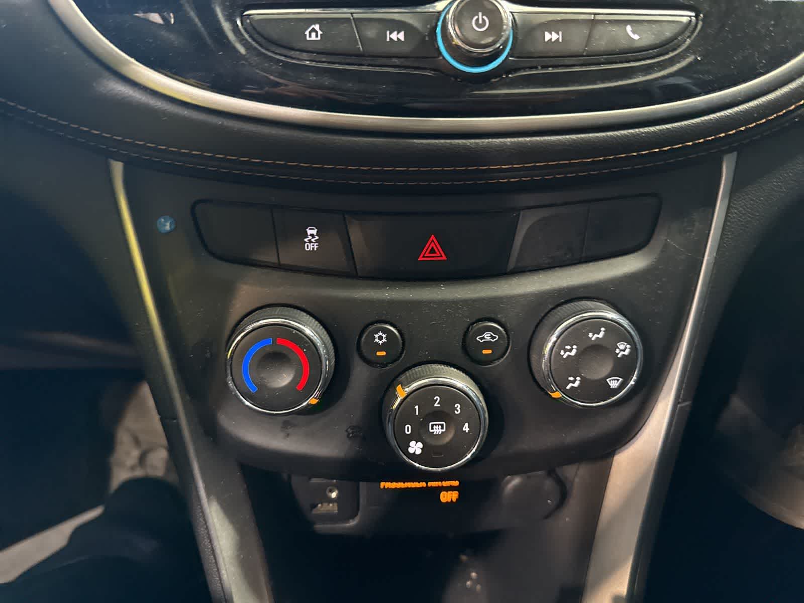 Thumbnail: 2018 Chevrolet Trax - 23