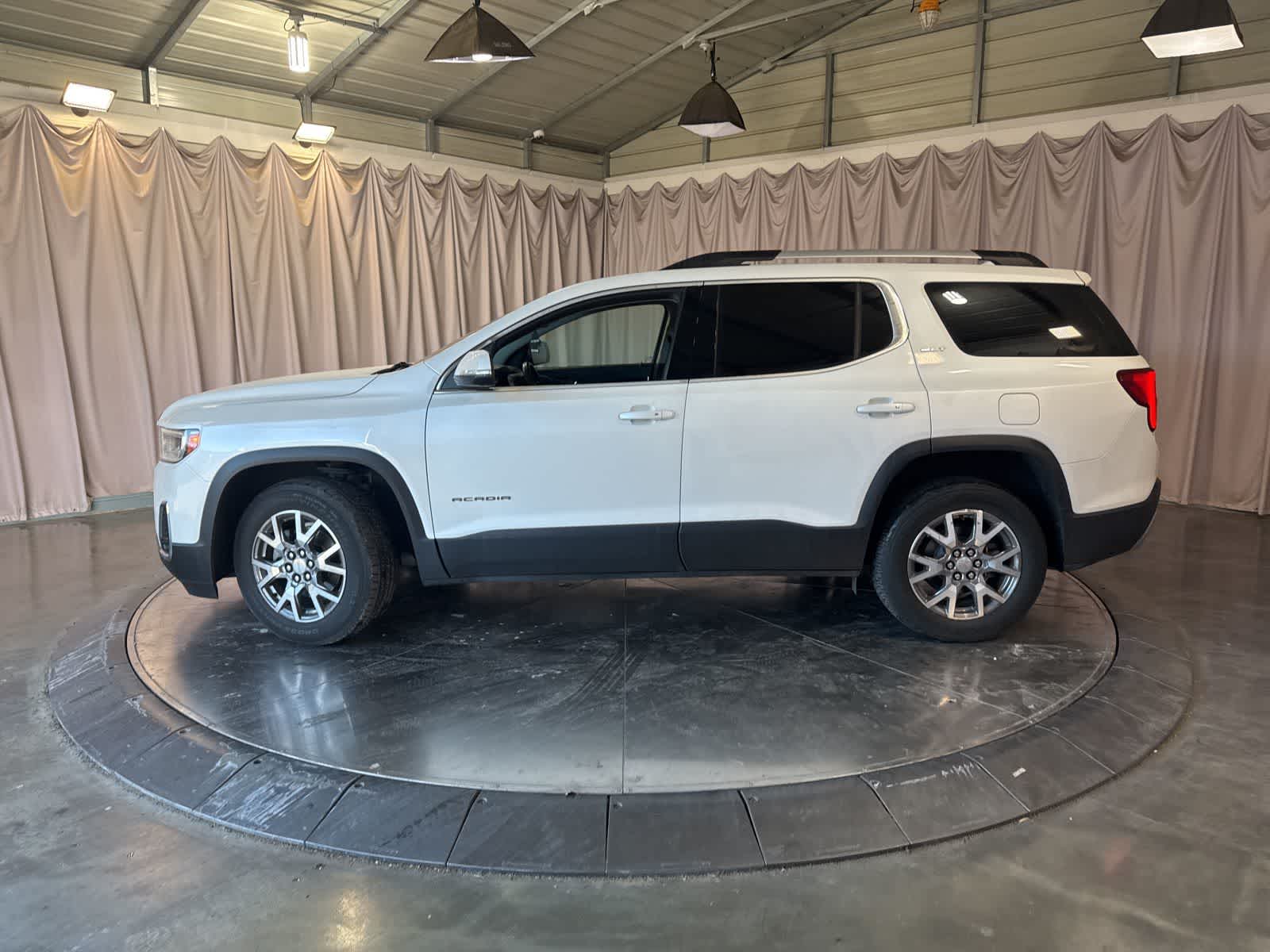 2020 GMC Acadia SLT photo 3