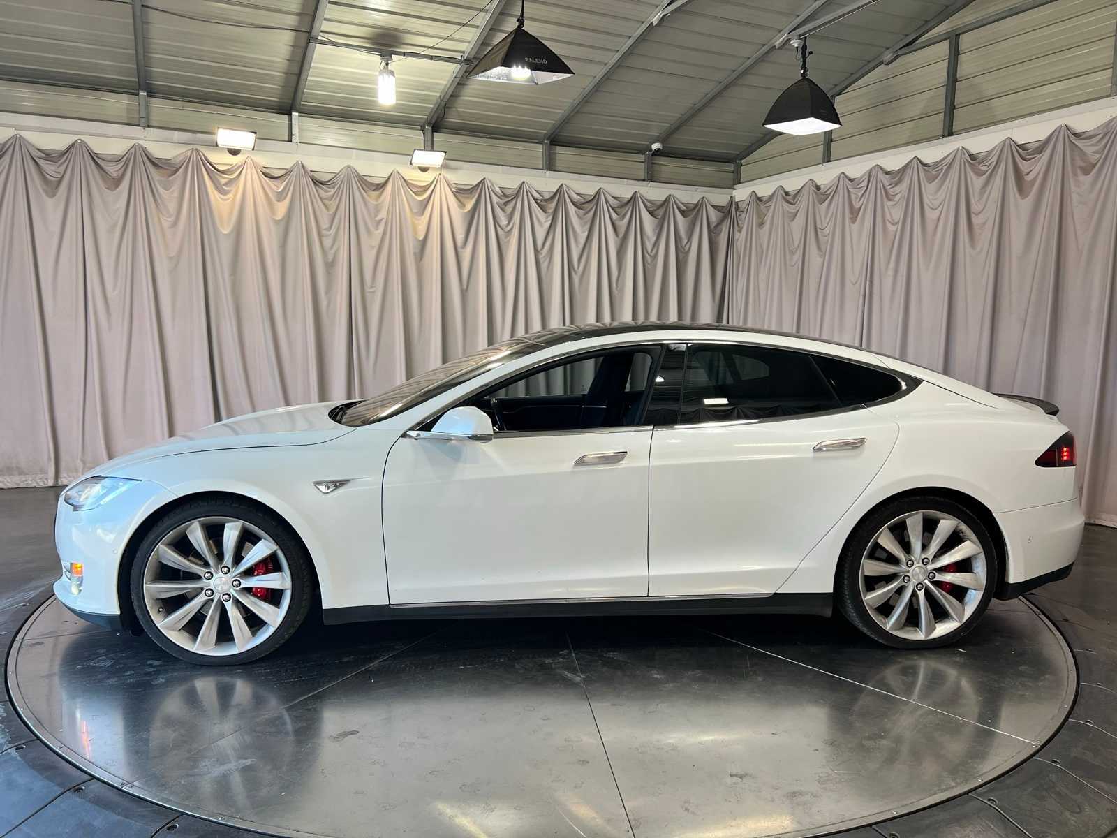 Thumbnail: 2015 Tesla Model S - 4