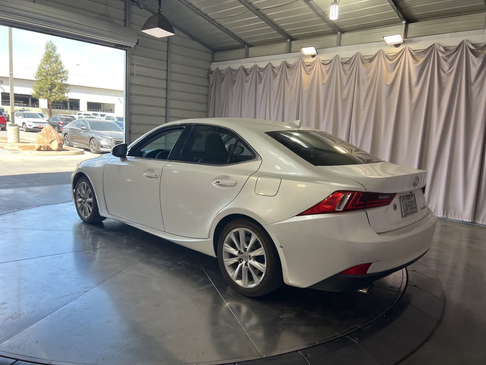 Thumbnail: 2016 Lexus IS - 5