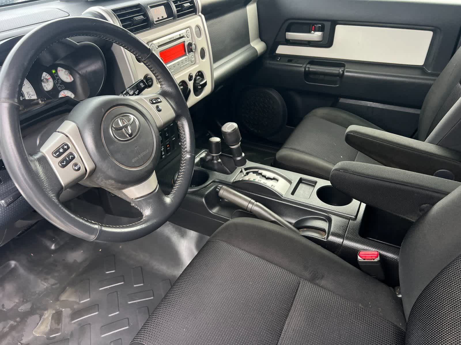 Thumbnail: 2013 Toyota FJ Cruiser - 11