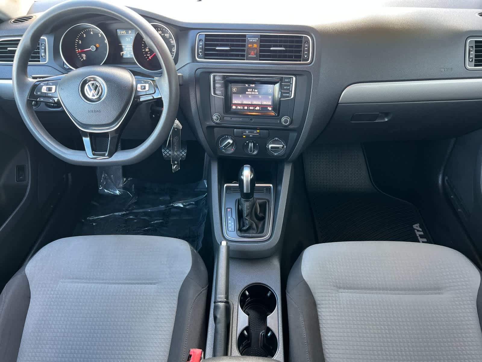 Thumbnail: 2017 Volkswagen Jetta - 4