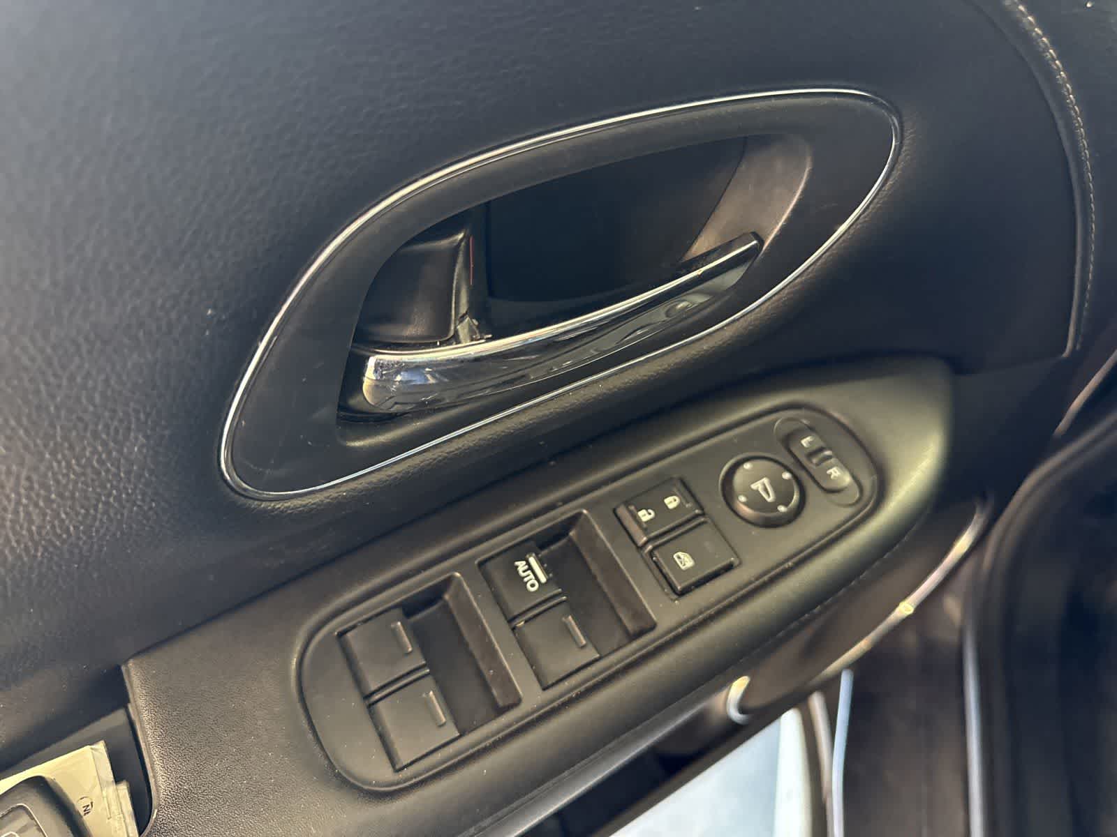 Thumbnail: 2016 Honda HR-V - 16
