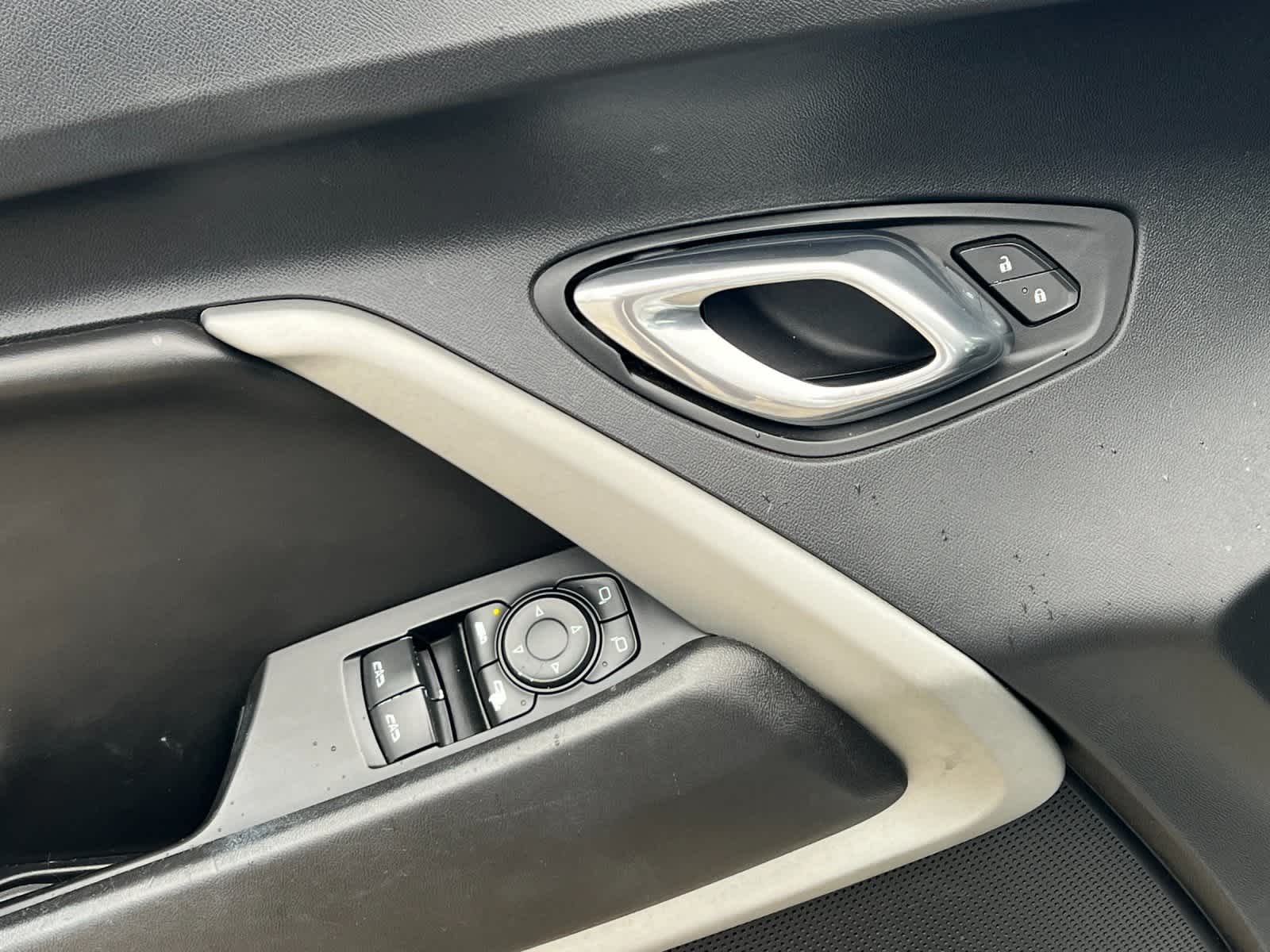 Thumbnail: 2018 Chevrolet Camaro - 12