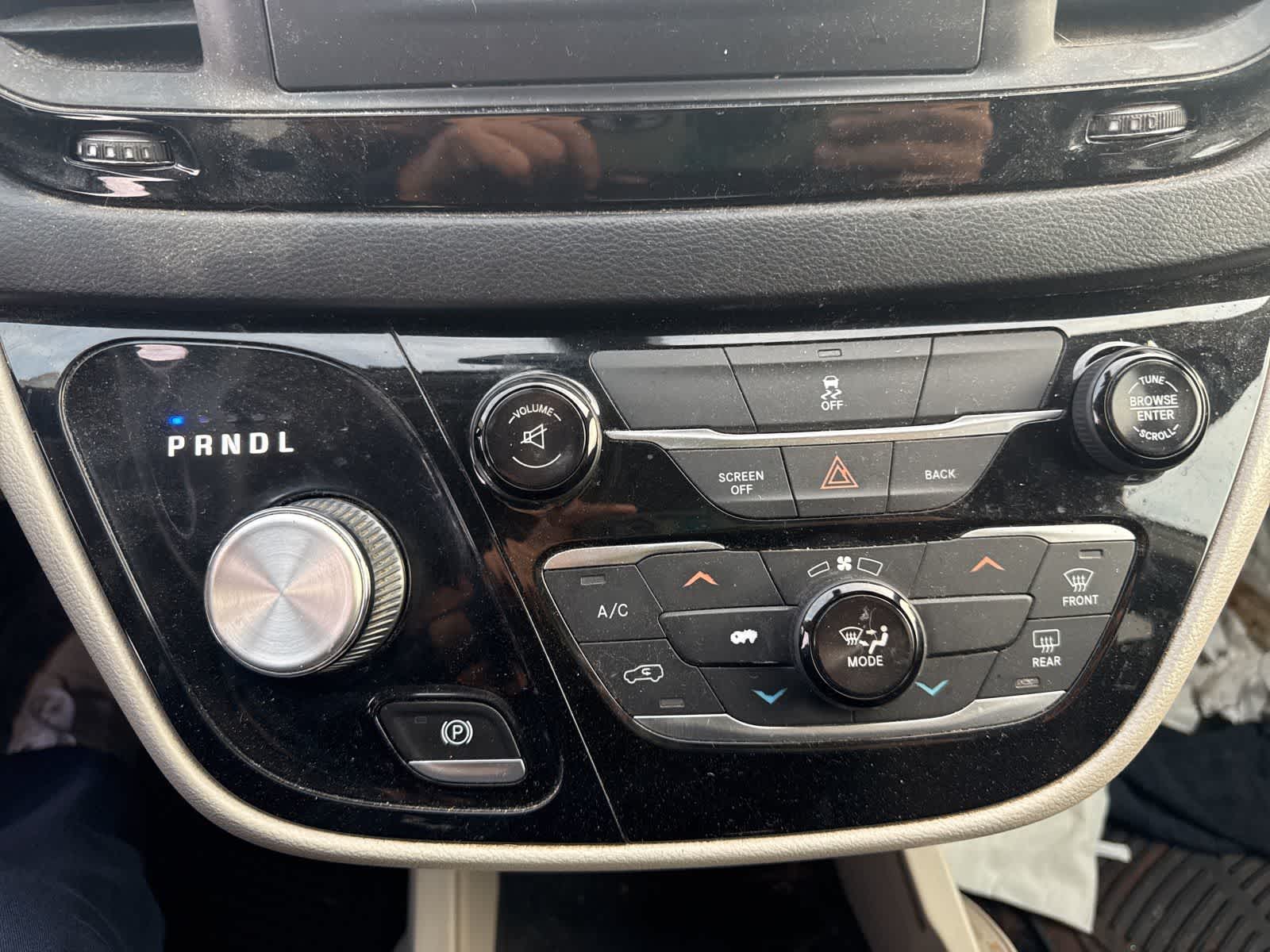 Thumbnail: 2017 Chrysler Pacifica - 22