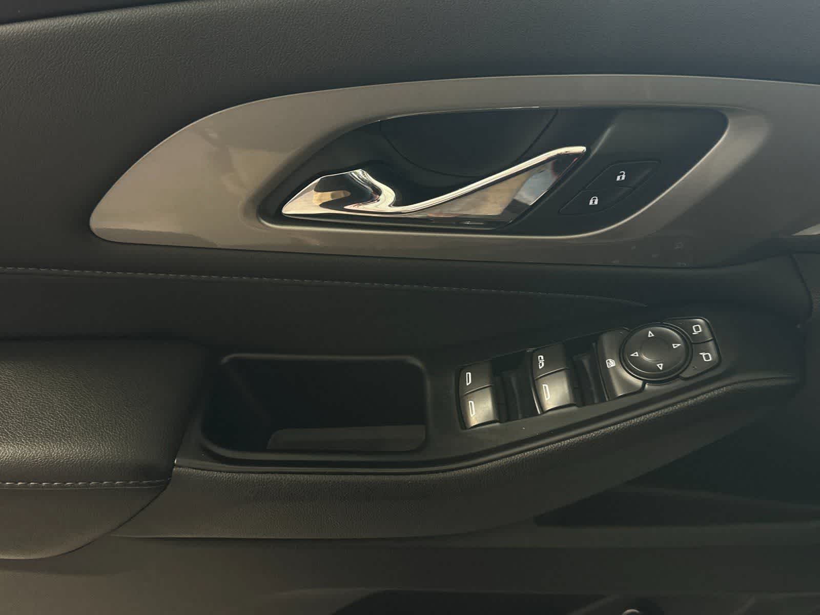 Thumbnail: 2022 Chevrolet Traverse - 13