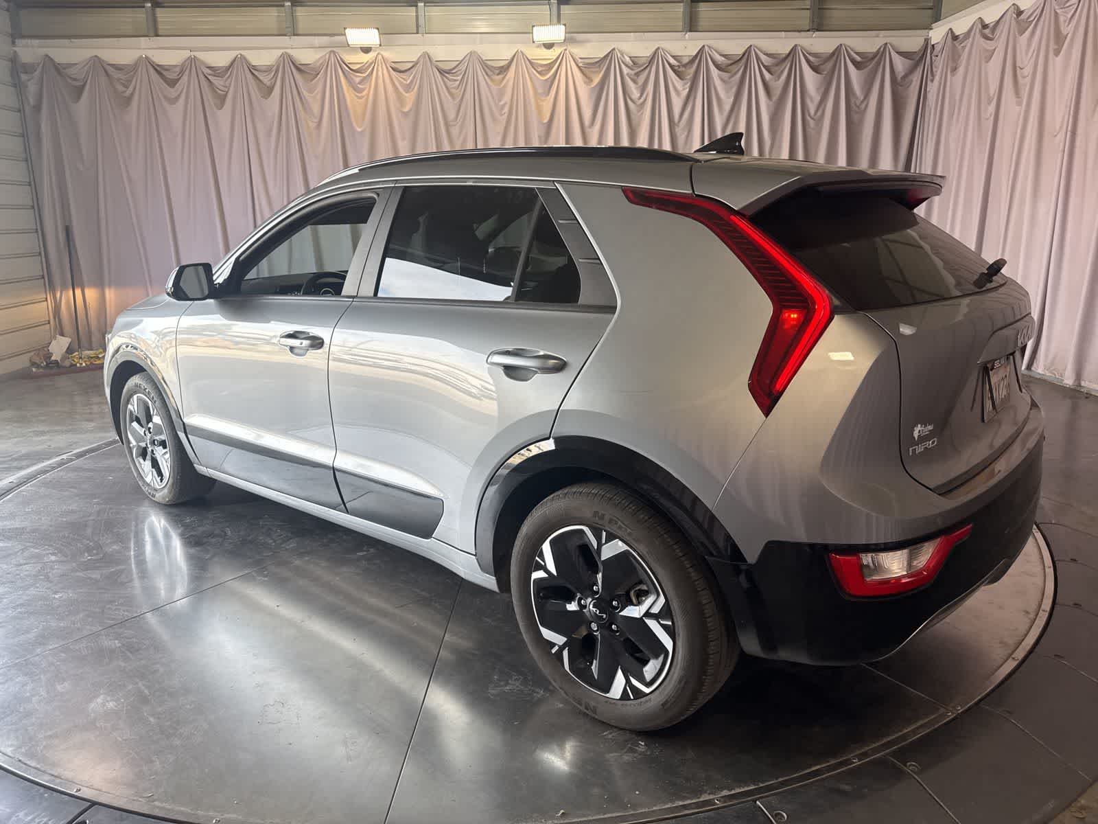 Thumbnail: 2023 Kia Niro - 7