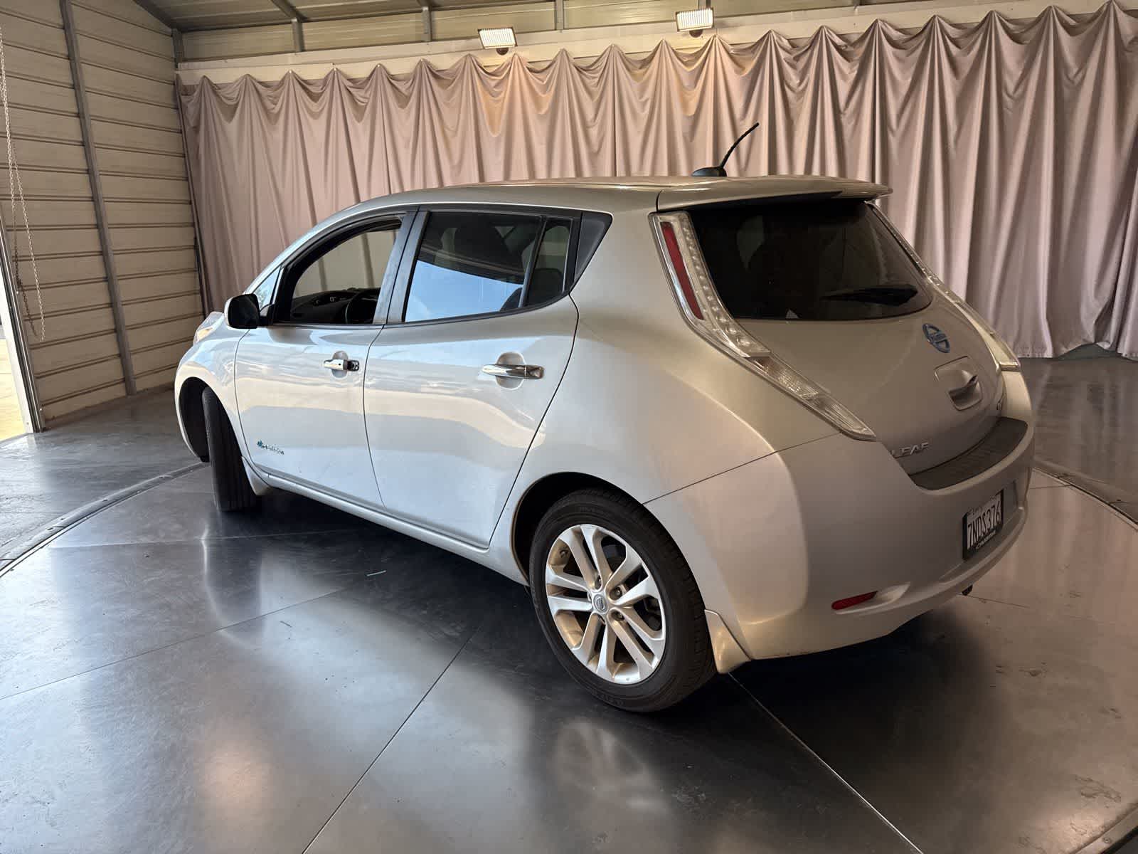 Thumbnail: 2015 Nissan Leaf - 4