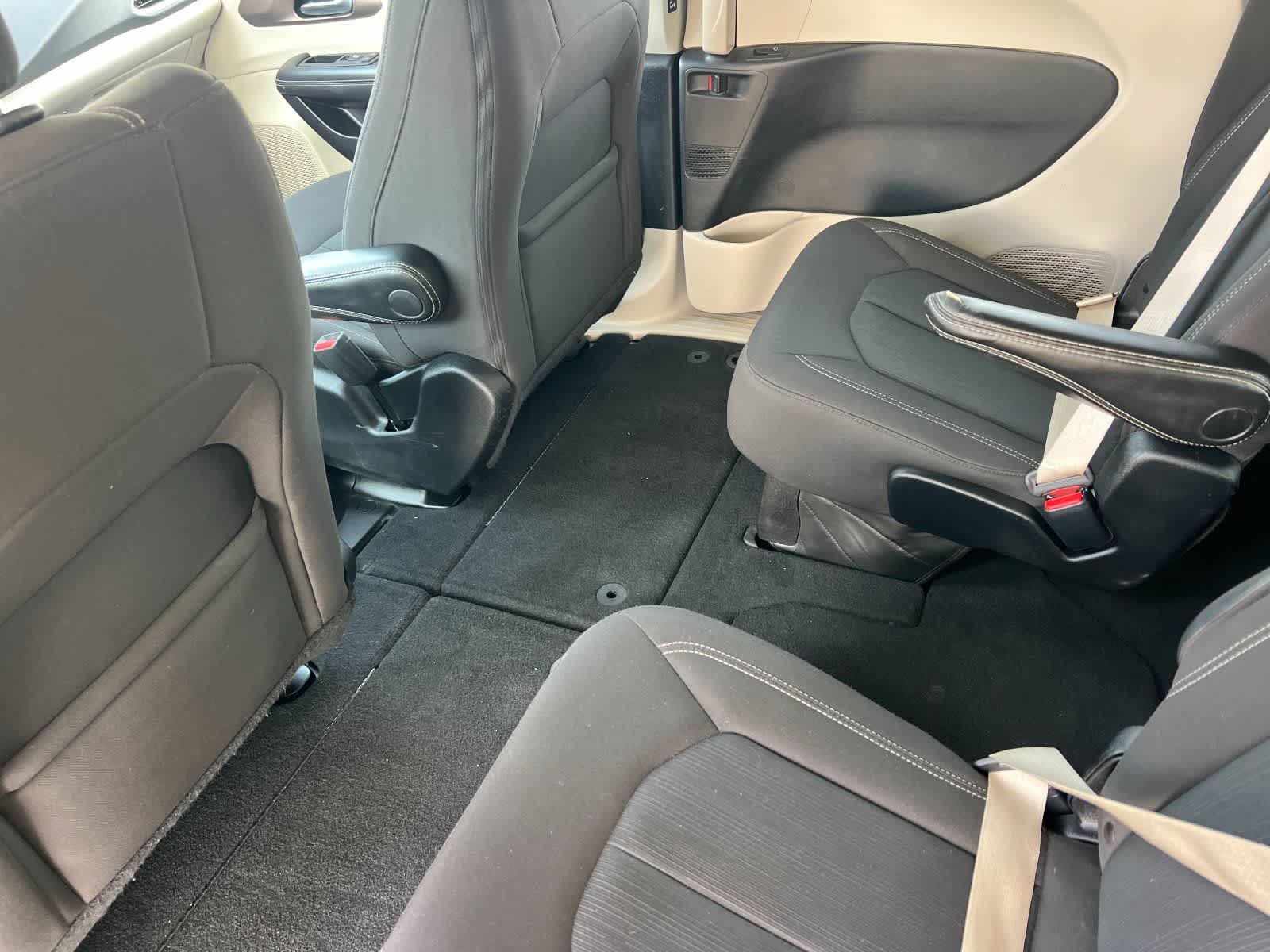 Thumbnail: 2023 Chrysler Voyager - 5