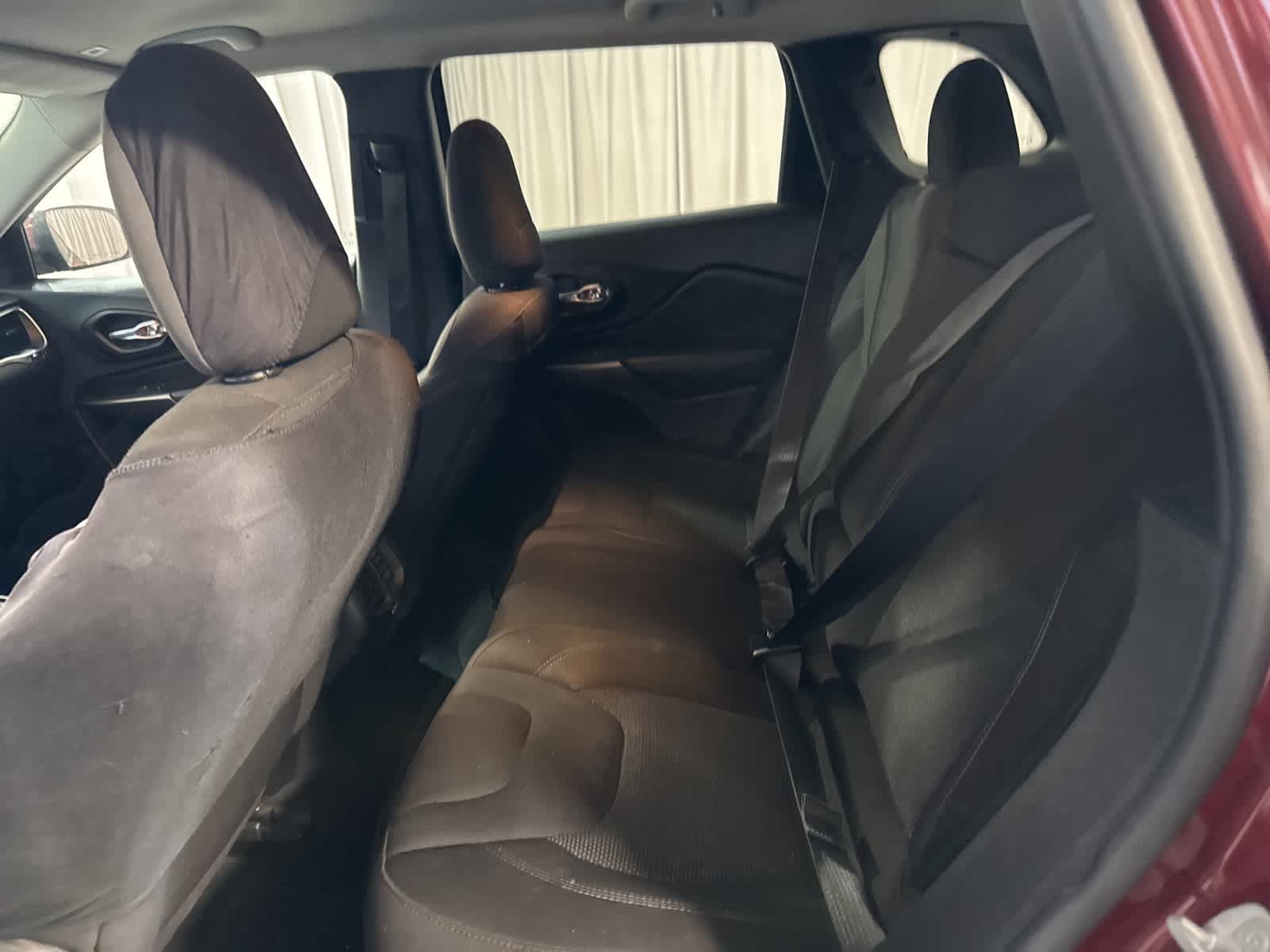 Thumbnail: 2019 Jeep Cherokee - 14