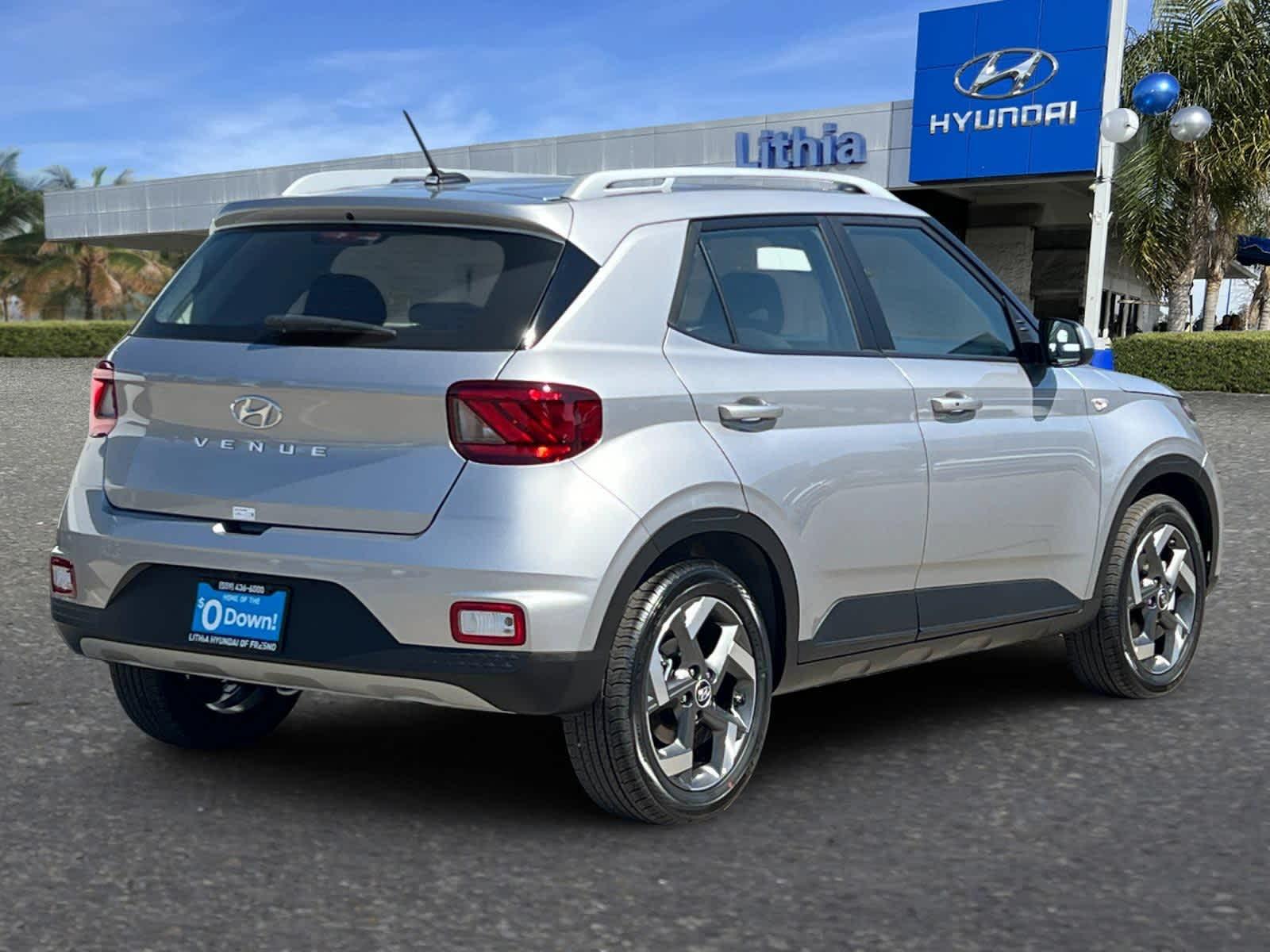 2025 Hyundai Venue SEL photo 2