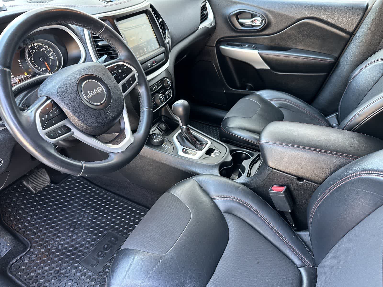 Thumbnail: 2017 Jeep Cherokee - 12