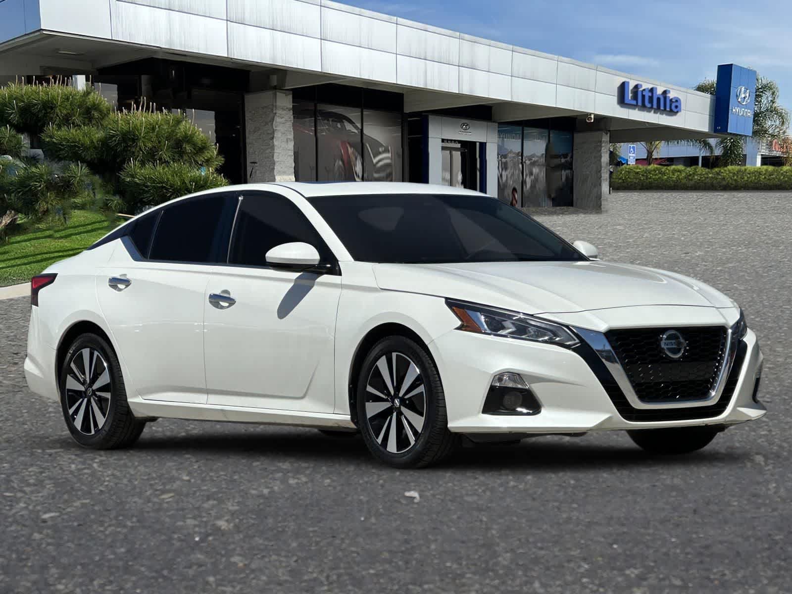 Thumbnail: 2019 Nissan Altima - 10