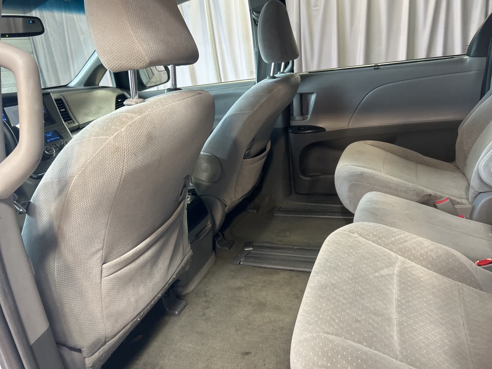 Thumbnail: 2017 Toyota Sienna - 16