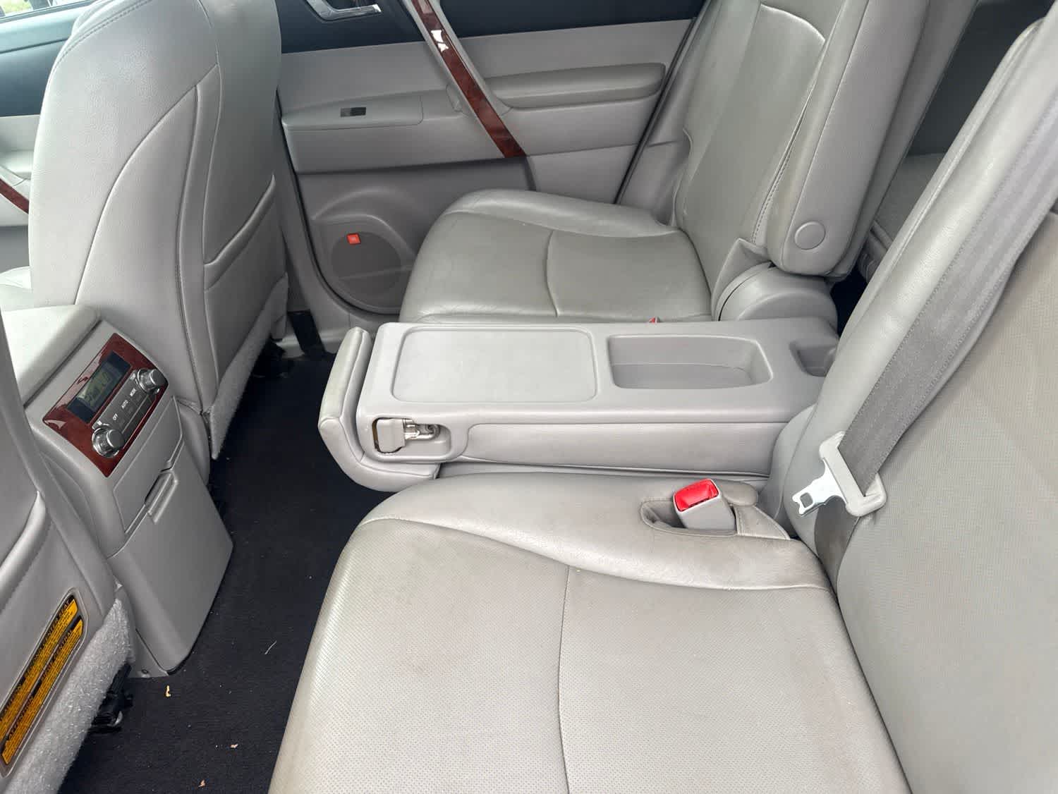 Thumbnail: 2013 Toyota Highlander - 16
