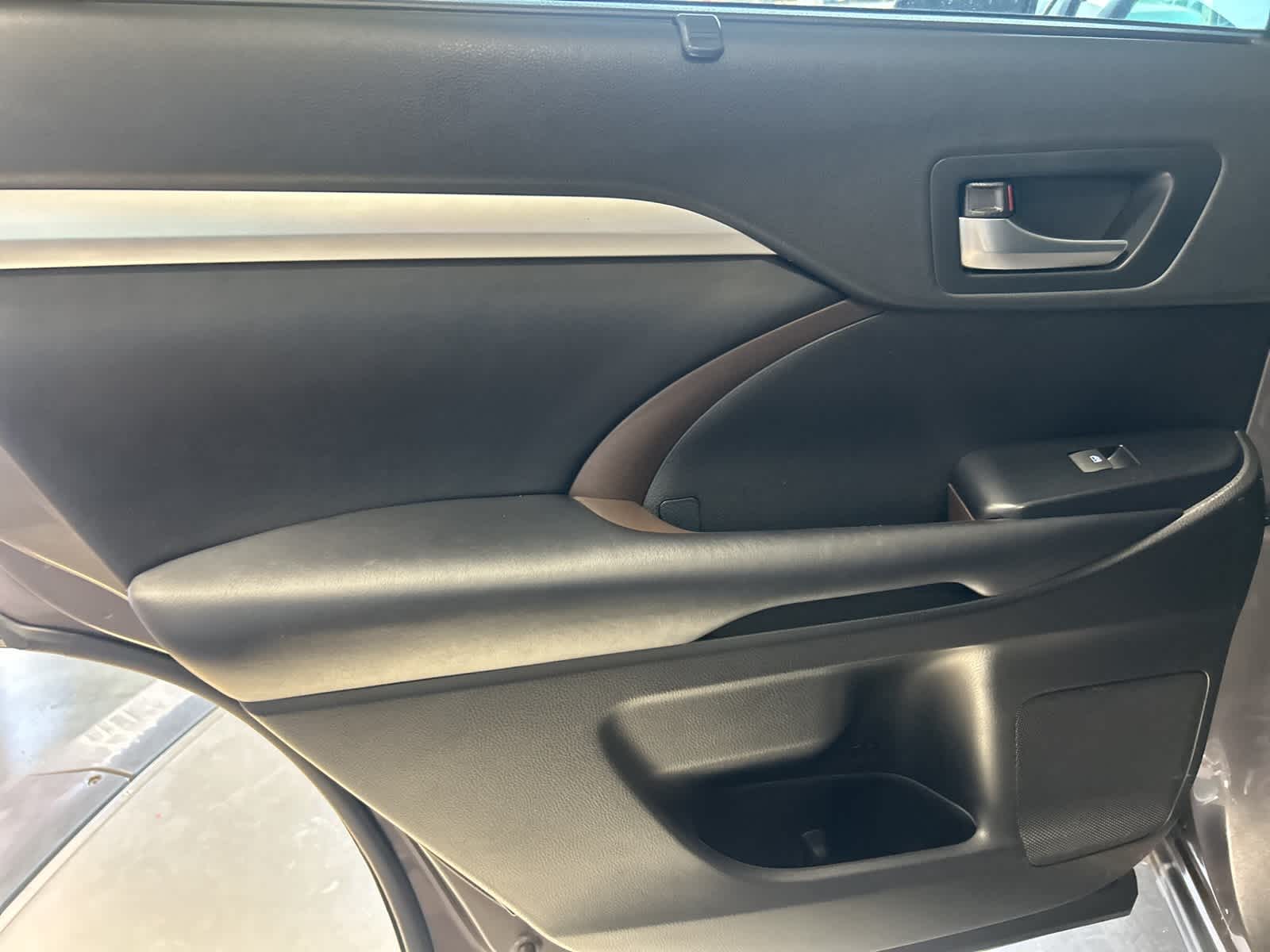 Thumbnail: 2019 Toyota Highlander - 21