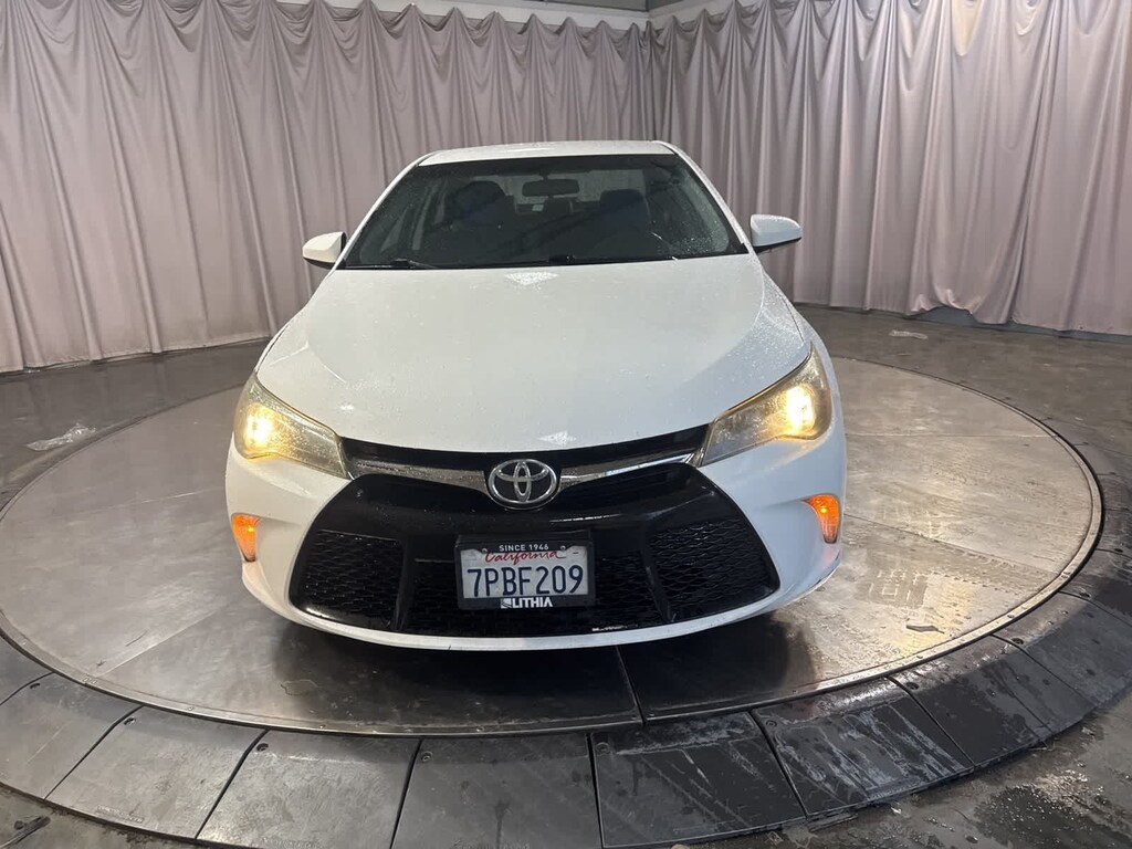 Used 2016 Toyota Camry SE Sedan