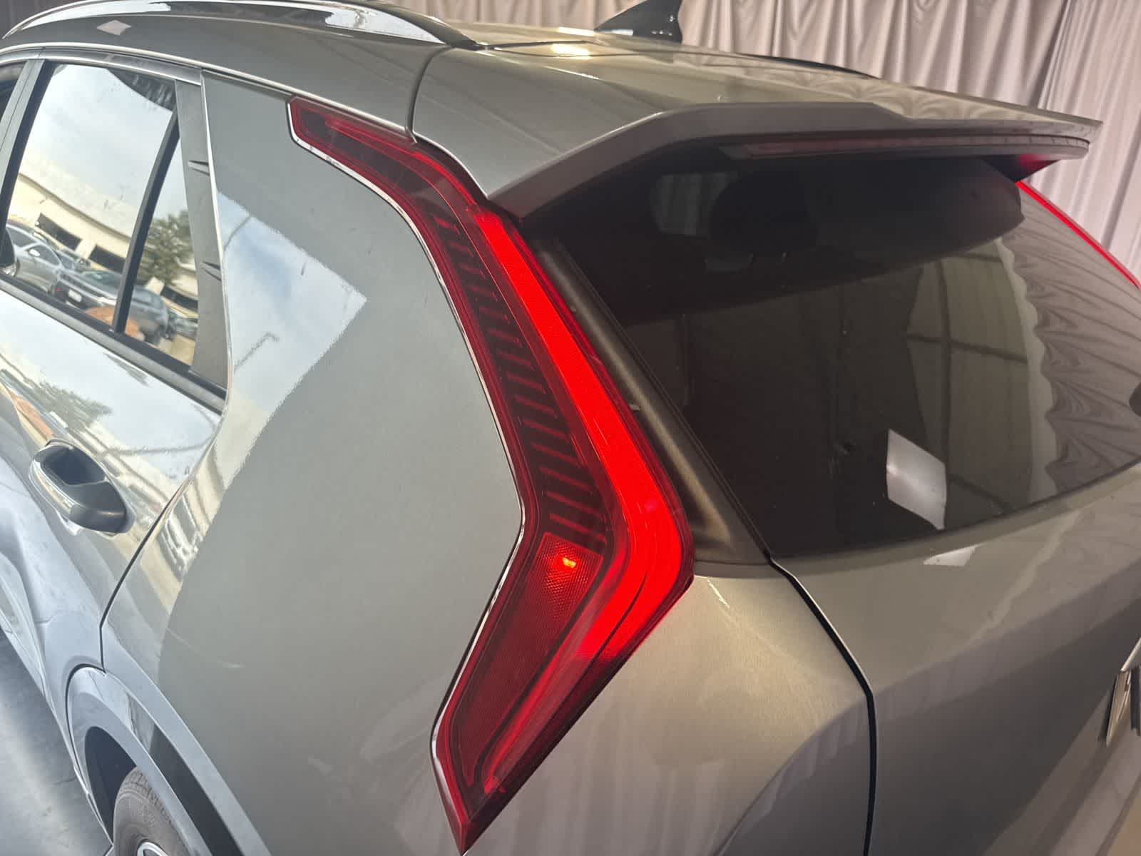 Thumbnail: 2023 Kia Niro - 9