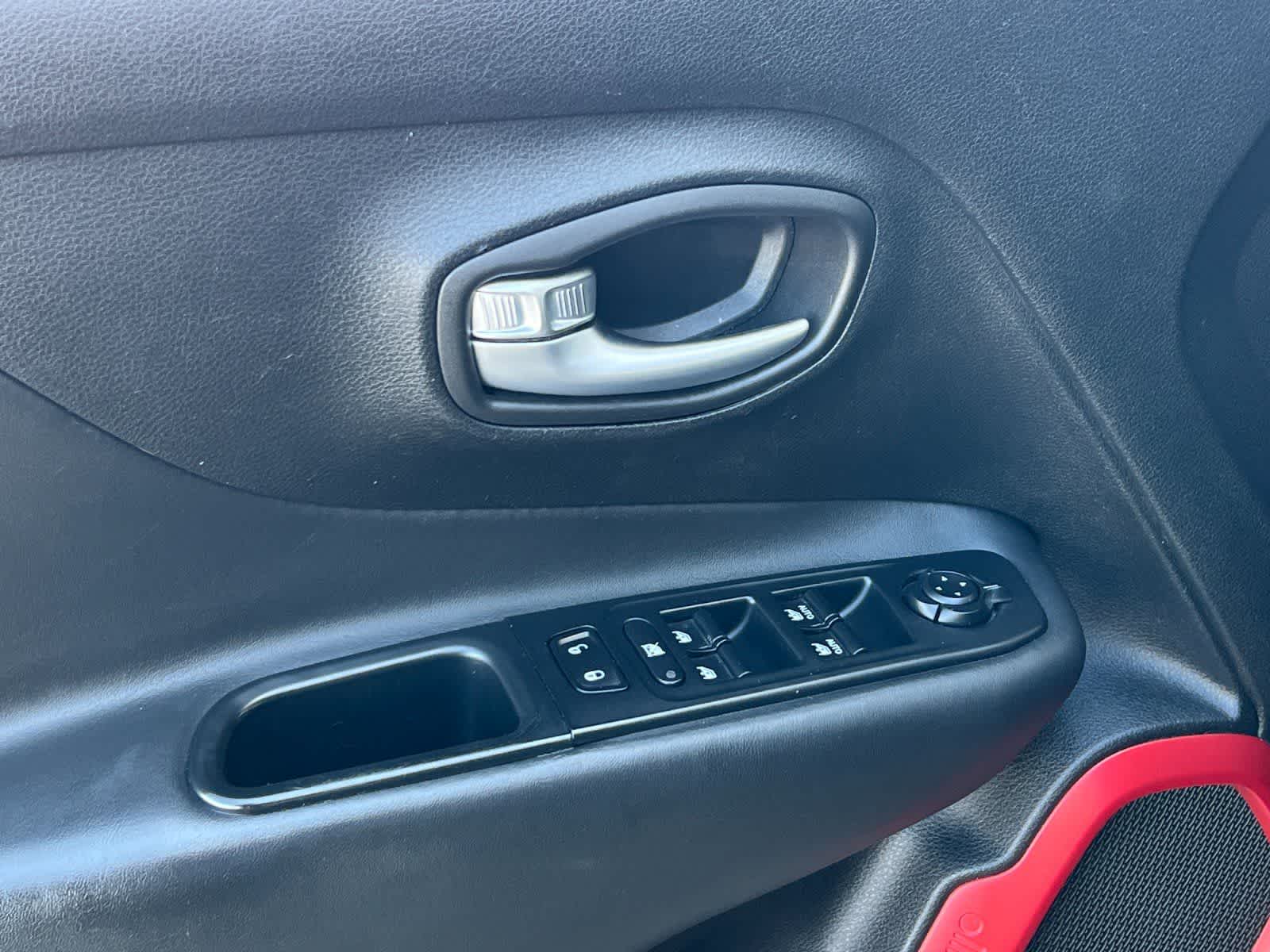 Thumbnail: 2016 Jeep Renegade - 13