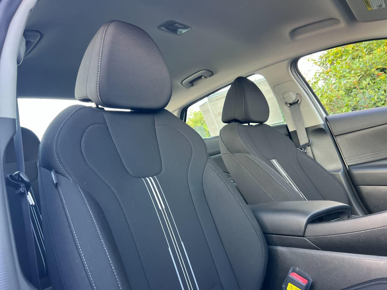 2025 Hyundai Elantra Blue - Photo 16