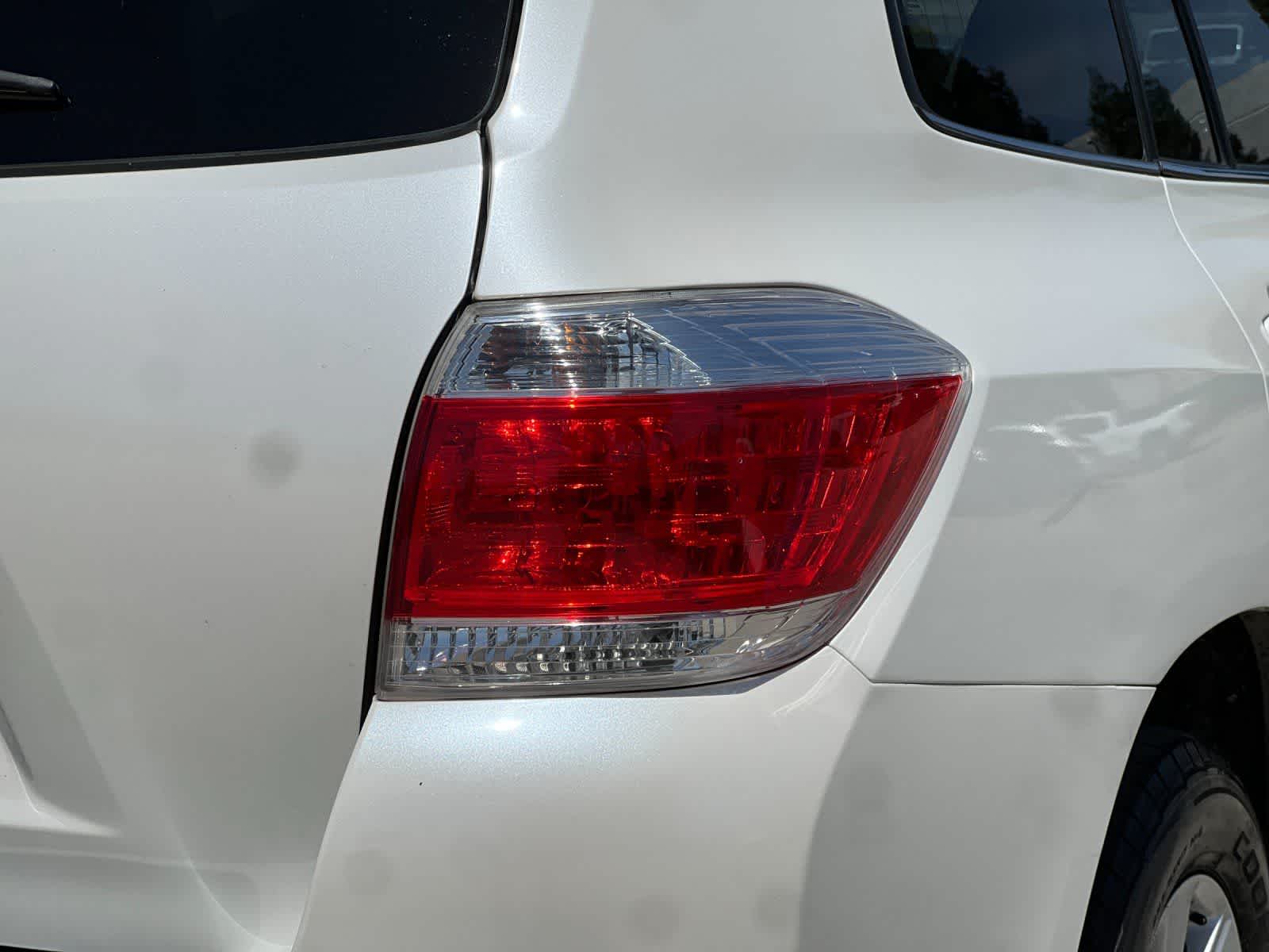 Thumbnail: 2012 Toyota Highlander - 26