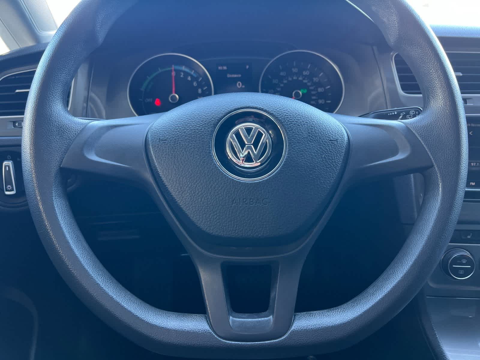 Thumbnail: 2016 Volkswagen e-Golf - 23