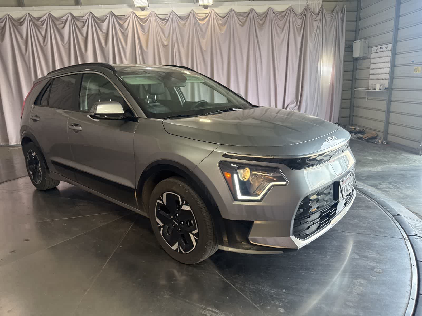 Thumbnail: 2023 Kia Niro - 3