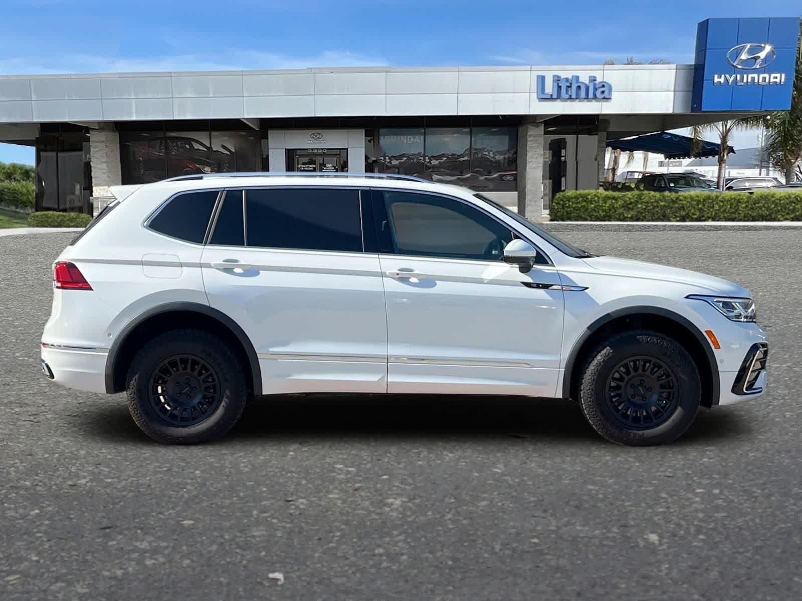 Thumbnail: 2024 Volkswagen Tiguan - 9