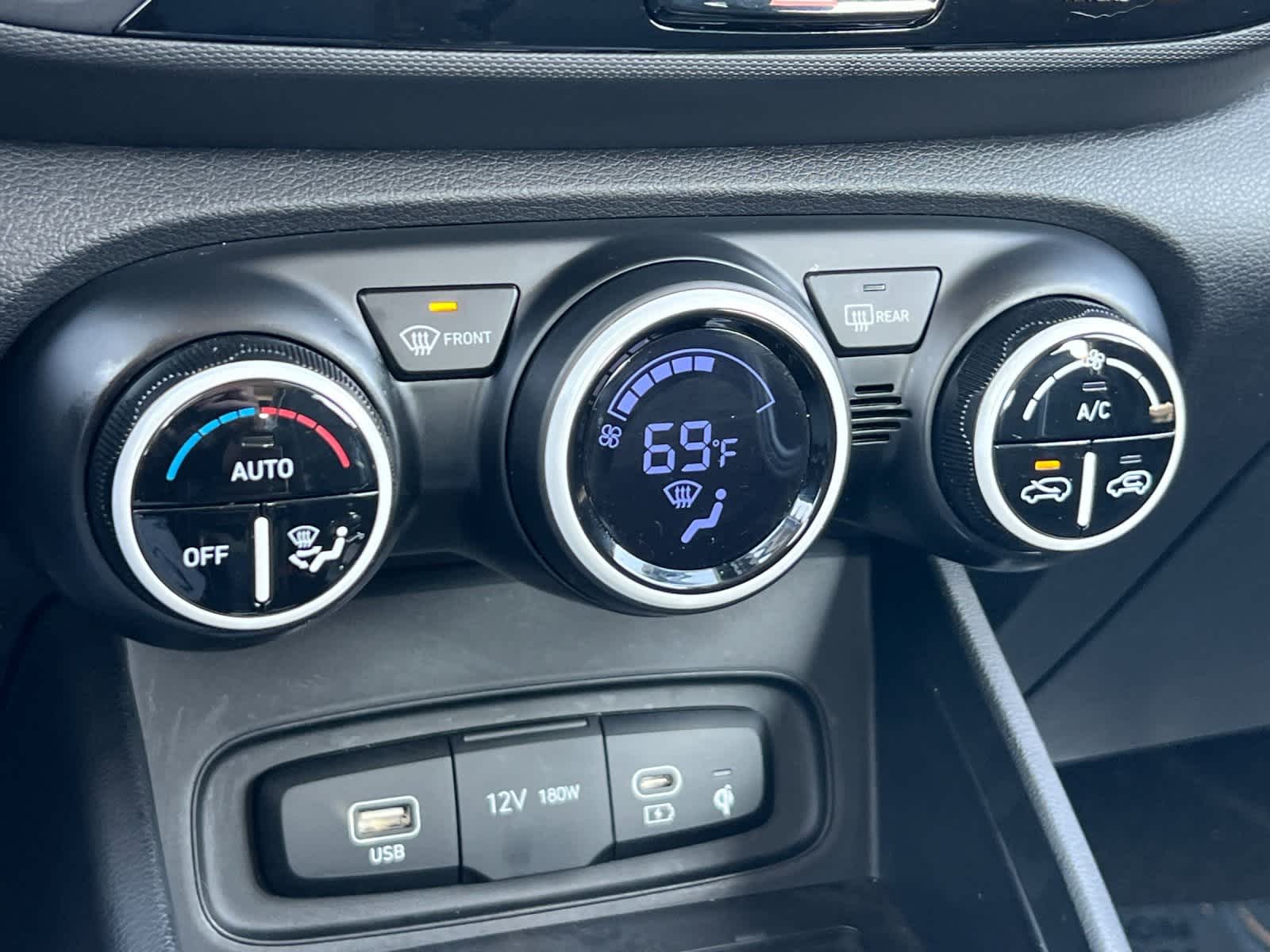 Thumbnail: 2023 Hyundai Venue - 21