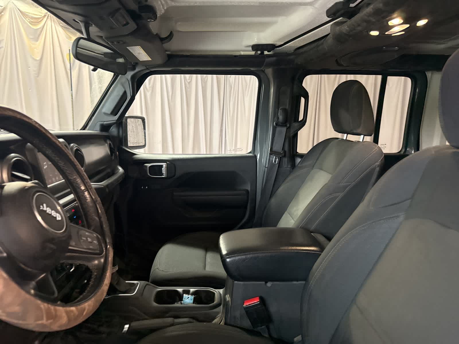 Thumbnail: 2022 Jeep Wrangler - 16