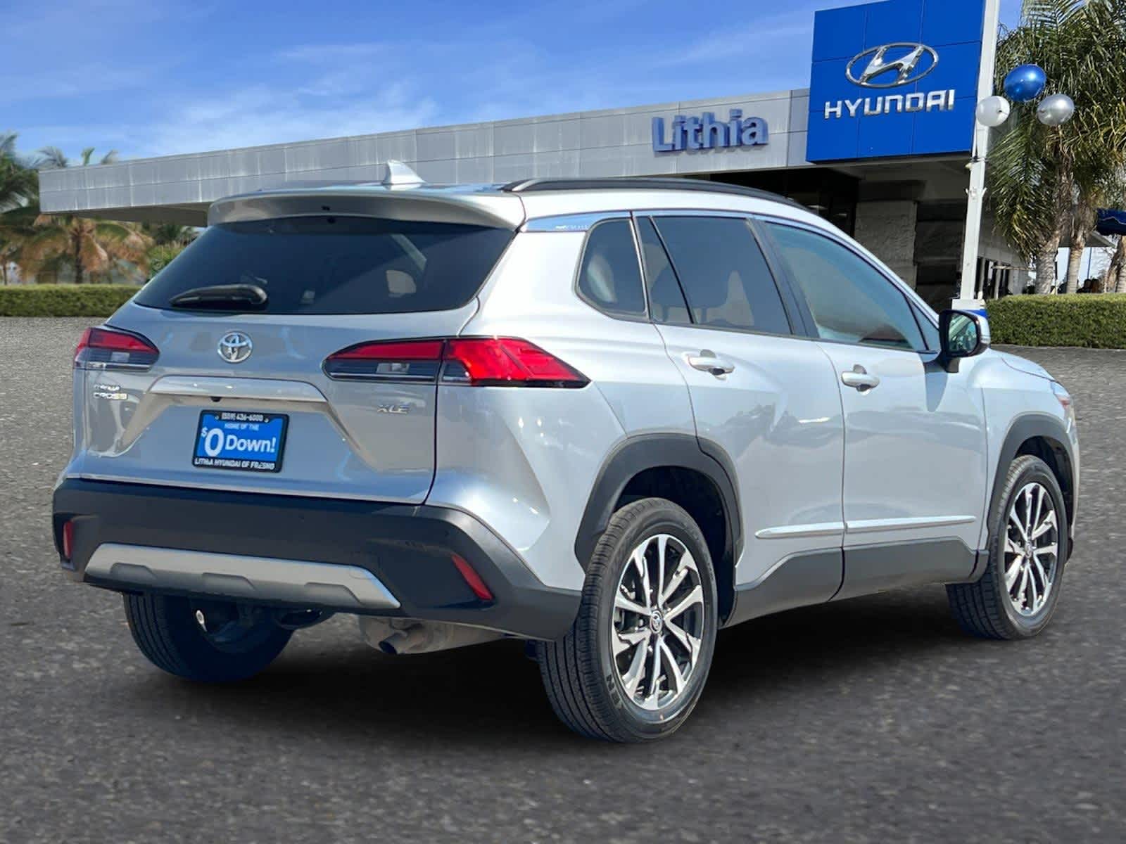 2022 Toyota Corolla Cross XLE photo 2
