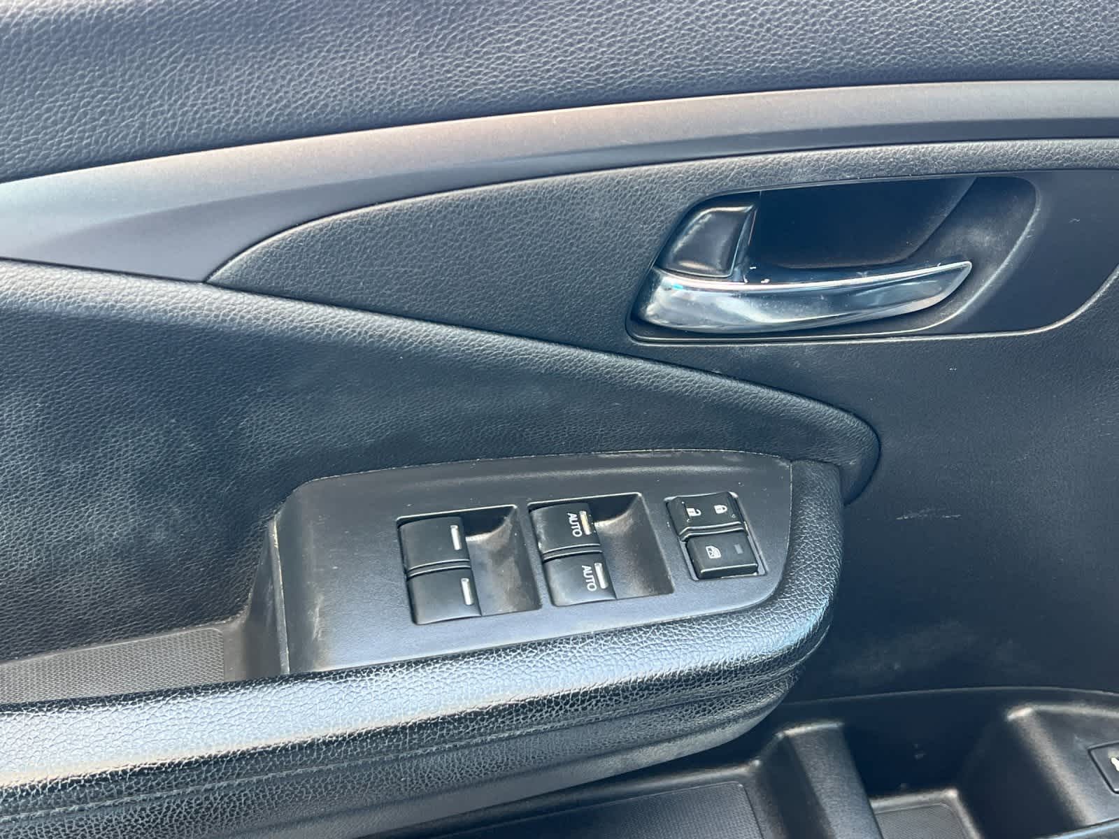 Thumbnail: 2018 Honda Pilot - 12