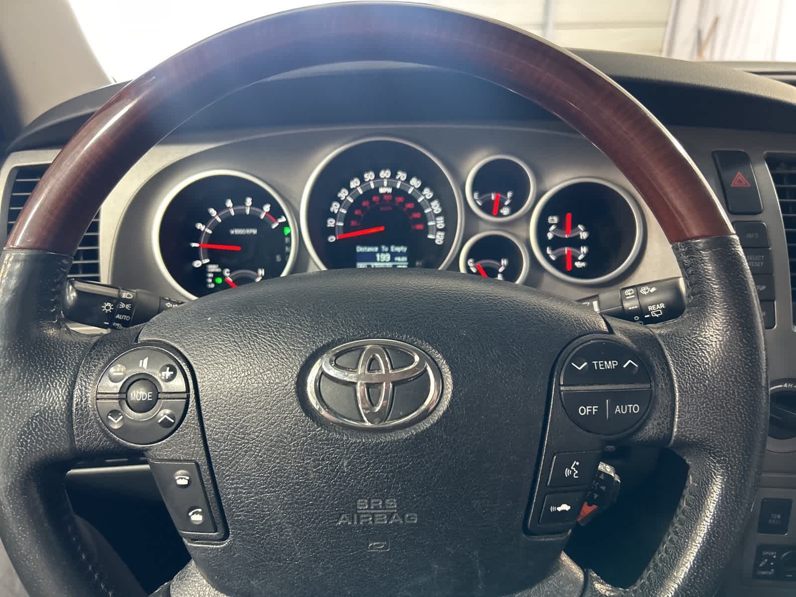 2011 Toyota Sequoia Platinum 27