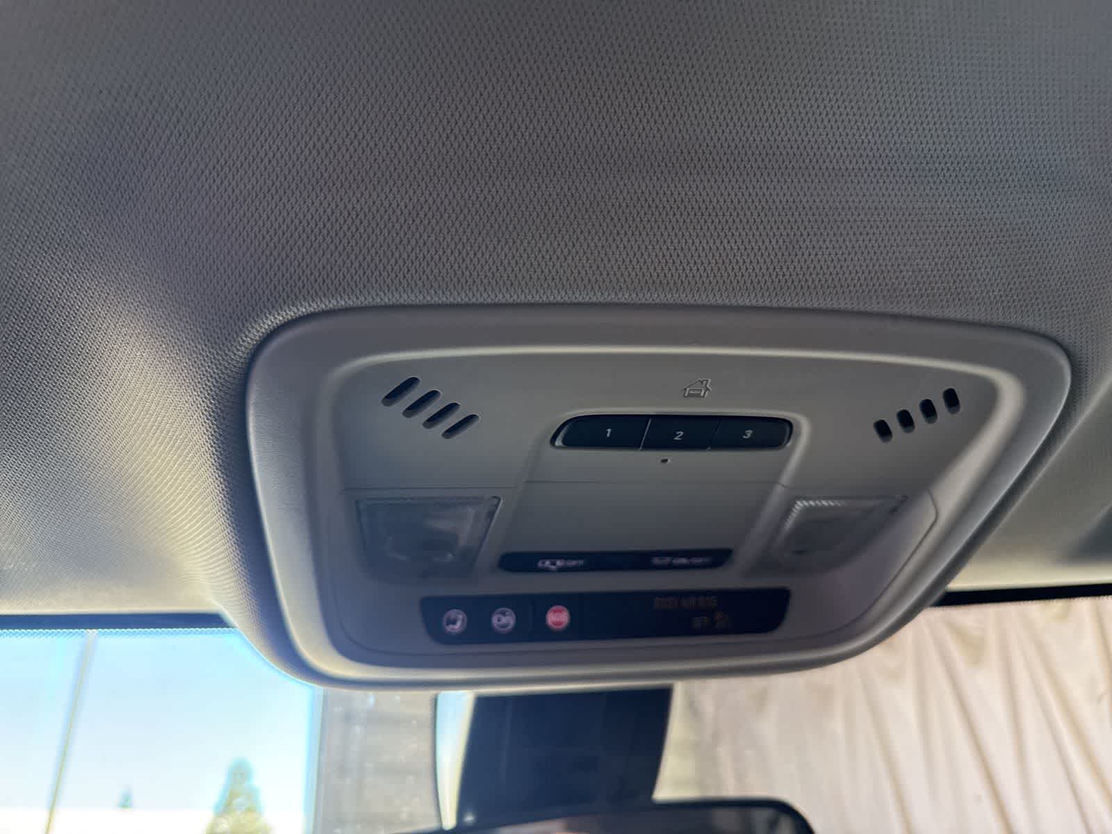 Thumbnail: 2021 Chevrolet Traverse - 26