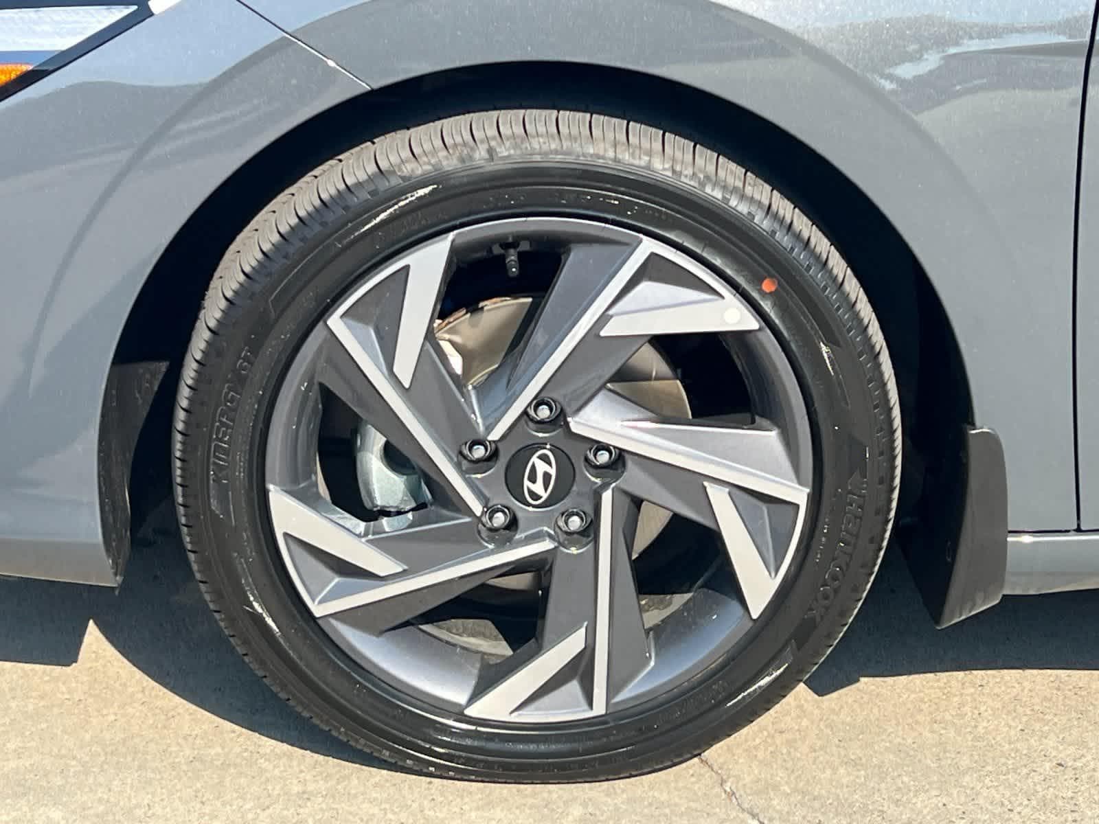 Thumbnail: 2025 Hyundai Elantra - 24