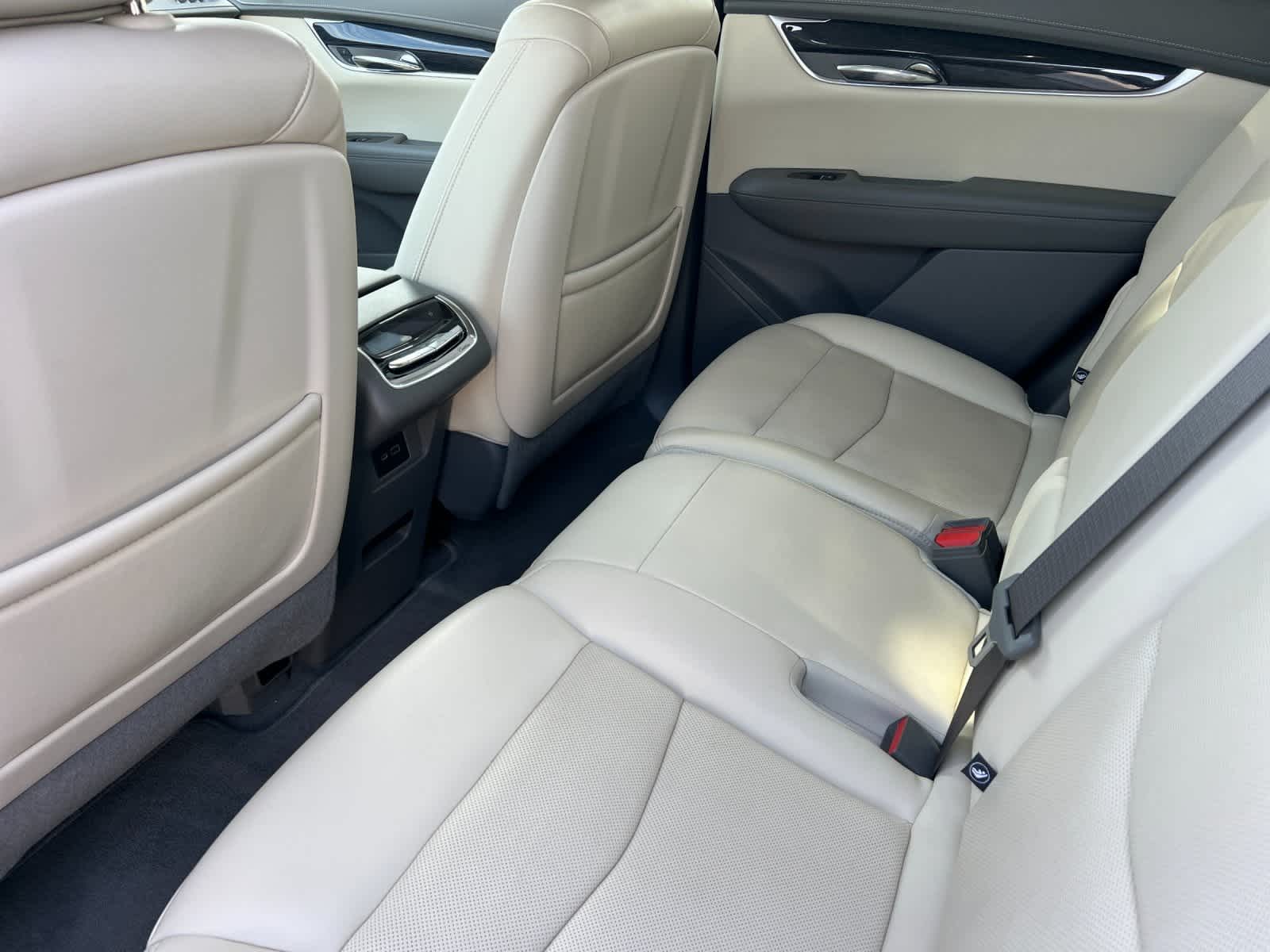 Thumbnail: 2022 Cadillac XT6 - 4