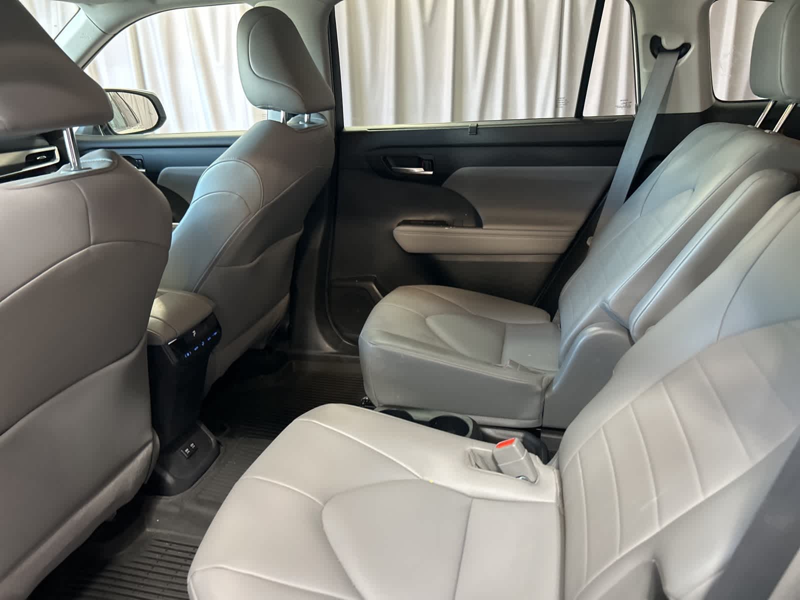 Thumbnail: 2021 Toyota Highlander - 22