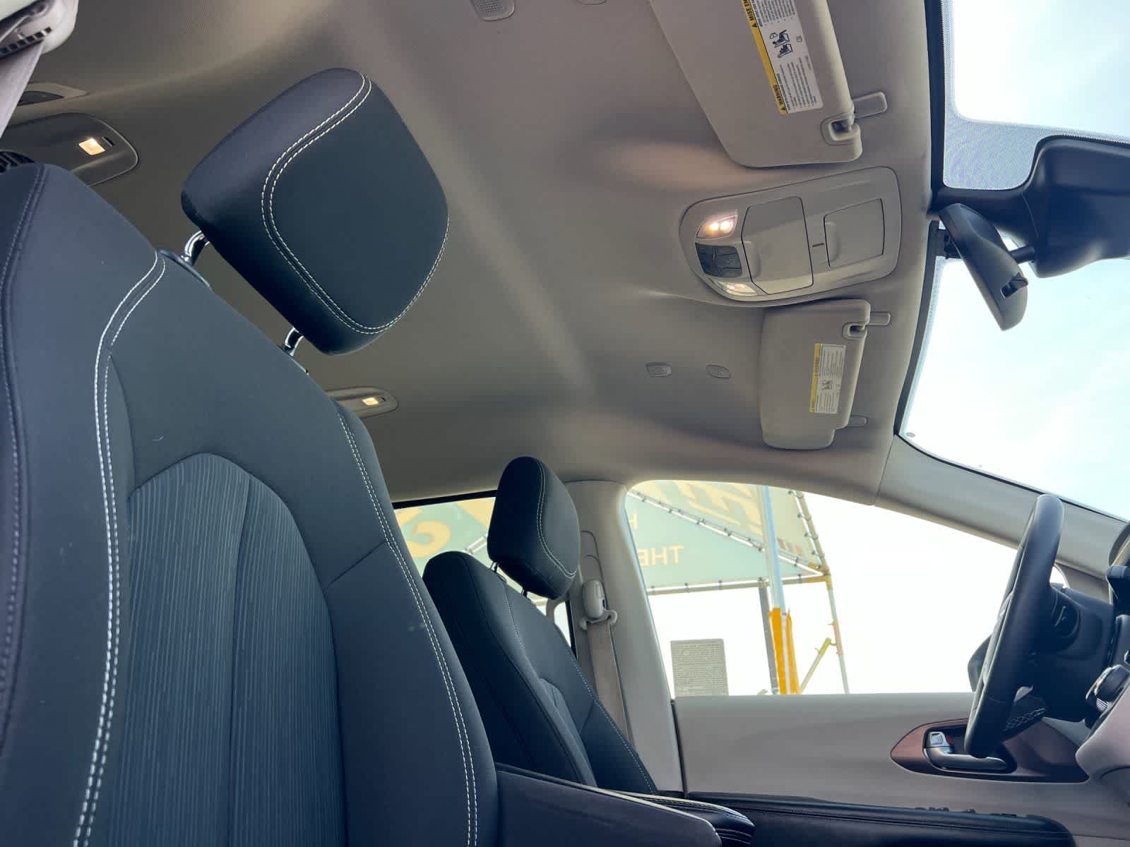 Thumbnail: 2023 Chrysler Voyager - 19